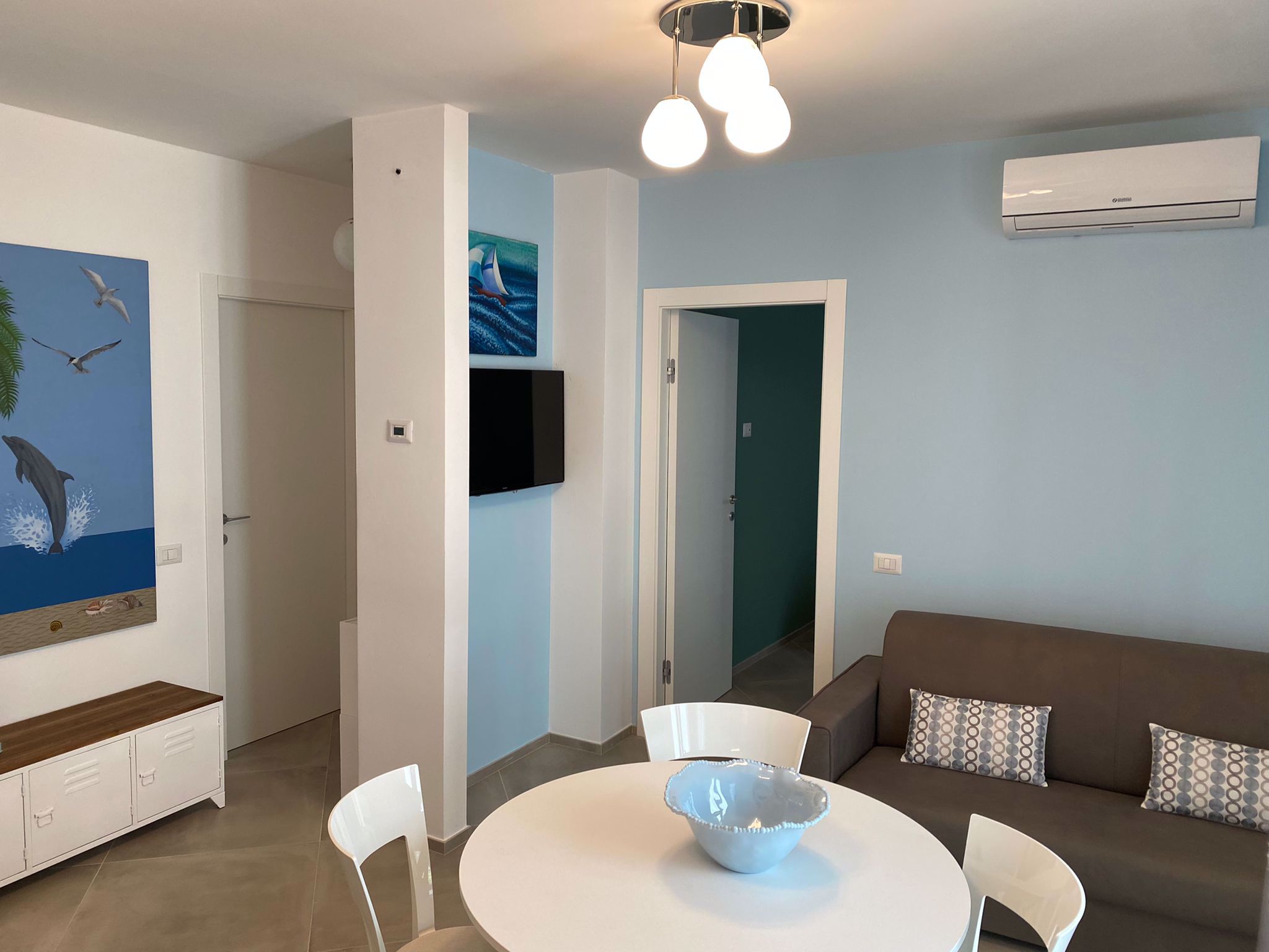 System.Collections.Generic.List`1[BluePillow.Application.SearchEngine.Dto.PhotoDto]?.ElementAt(2)?.Caption