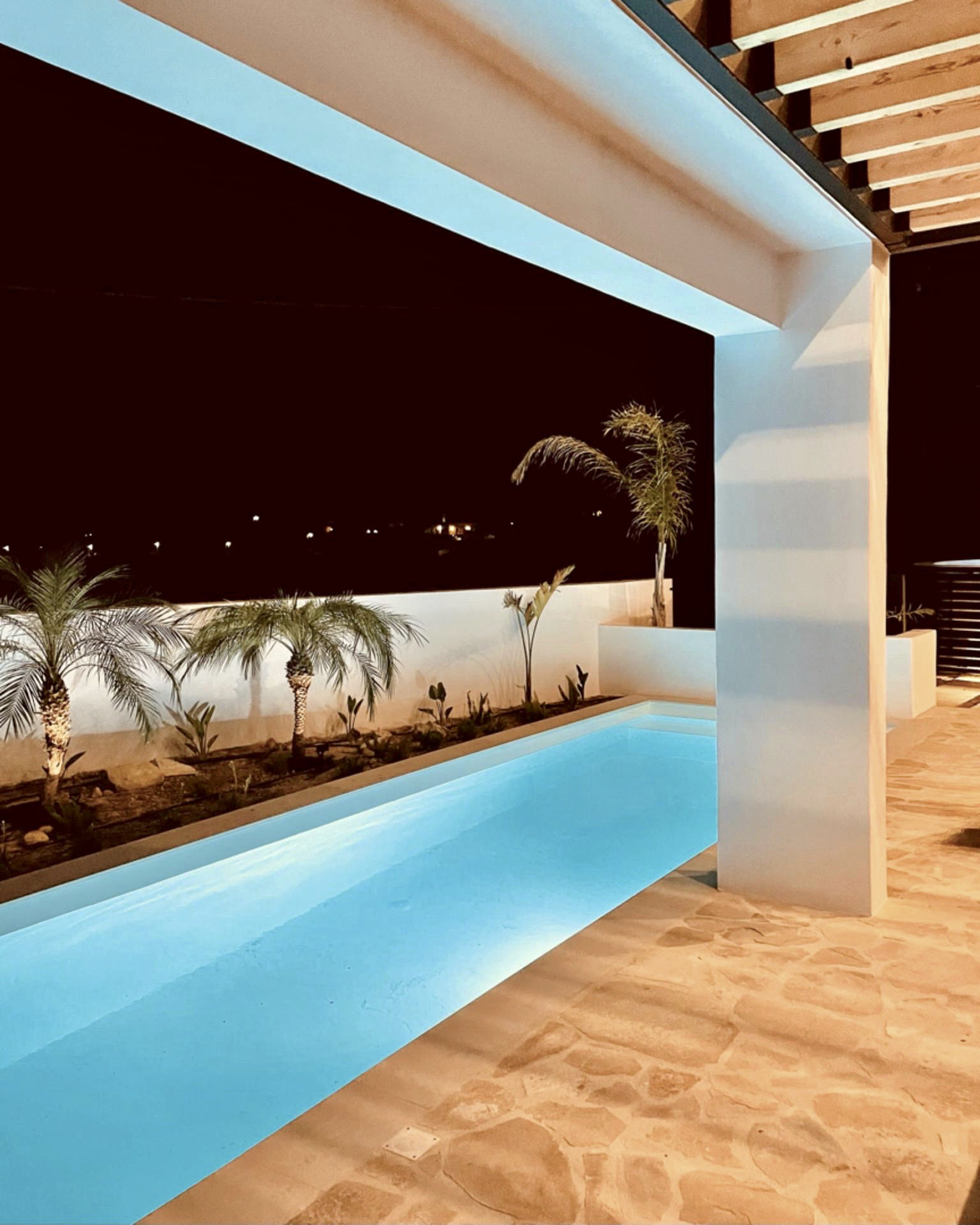 System.Collections.Generic.List`1[BluePillow.Application.SearchEngine.Dto.PhotoDto]?.ElementAt(2)?.Caption