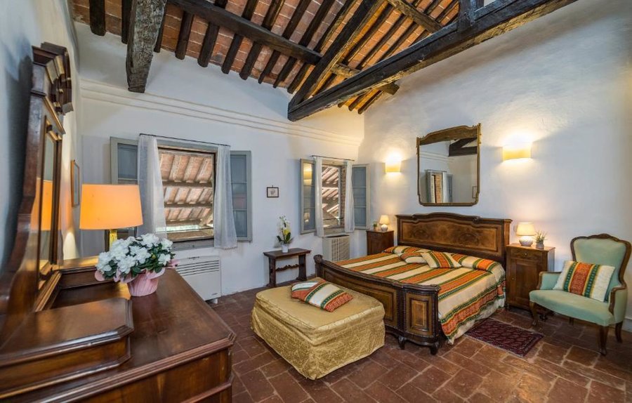 System.Collections.Generic.List`1[BluePillow.Application.SearchEngine.Dto.PhotoDto]?.ElementAt(2)?.Caption