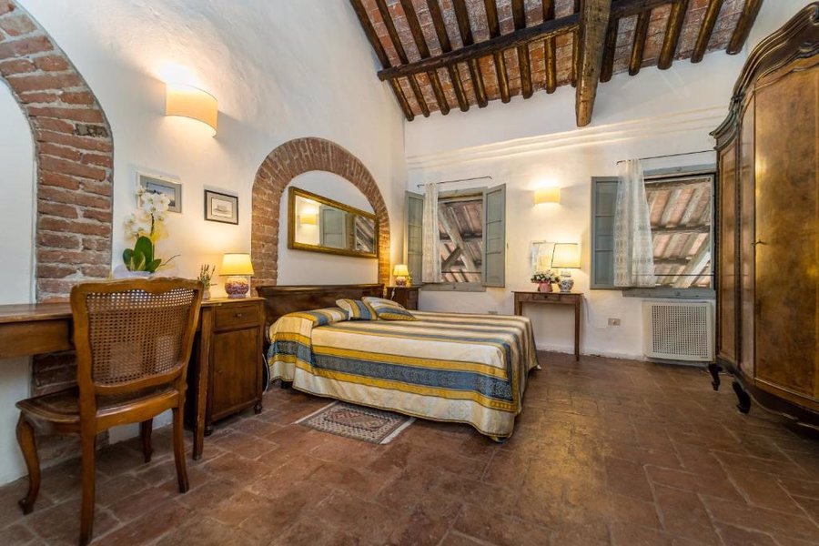 System.Collections.Generic.List`1[BluePillow.Application.SearchEngine.Dto.PhotoDto]?.ElementAt(3)?.Caption