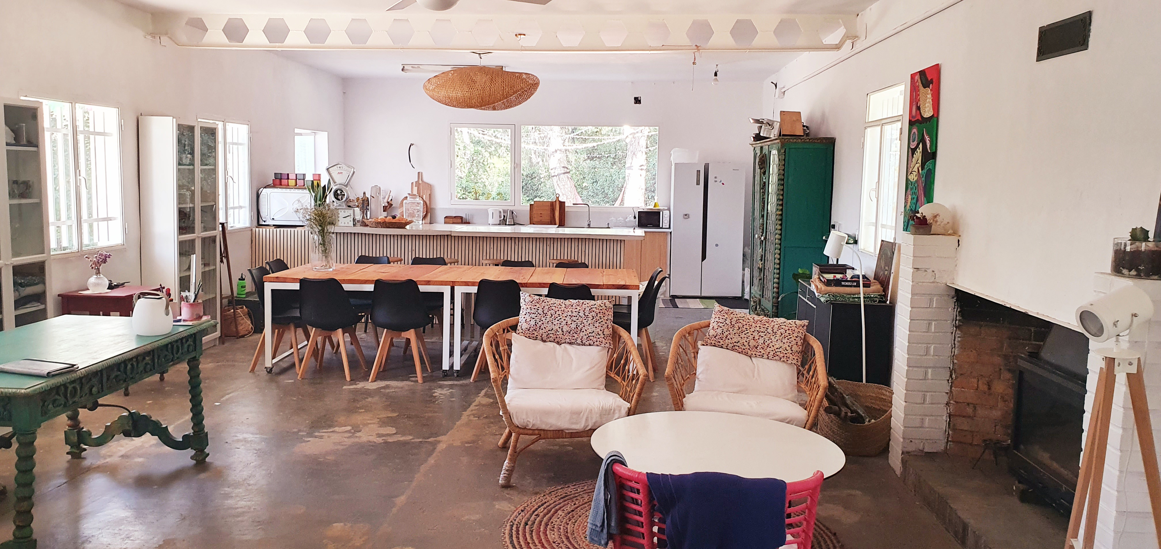 System.Collections.Generic.List`1[BluePillow.Application.SearchEngine.Dto.PhotoDto]?.ElementAt(3)?.Caption