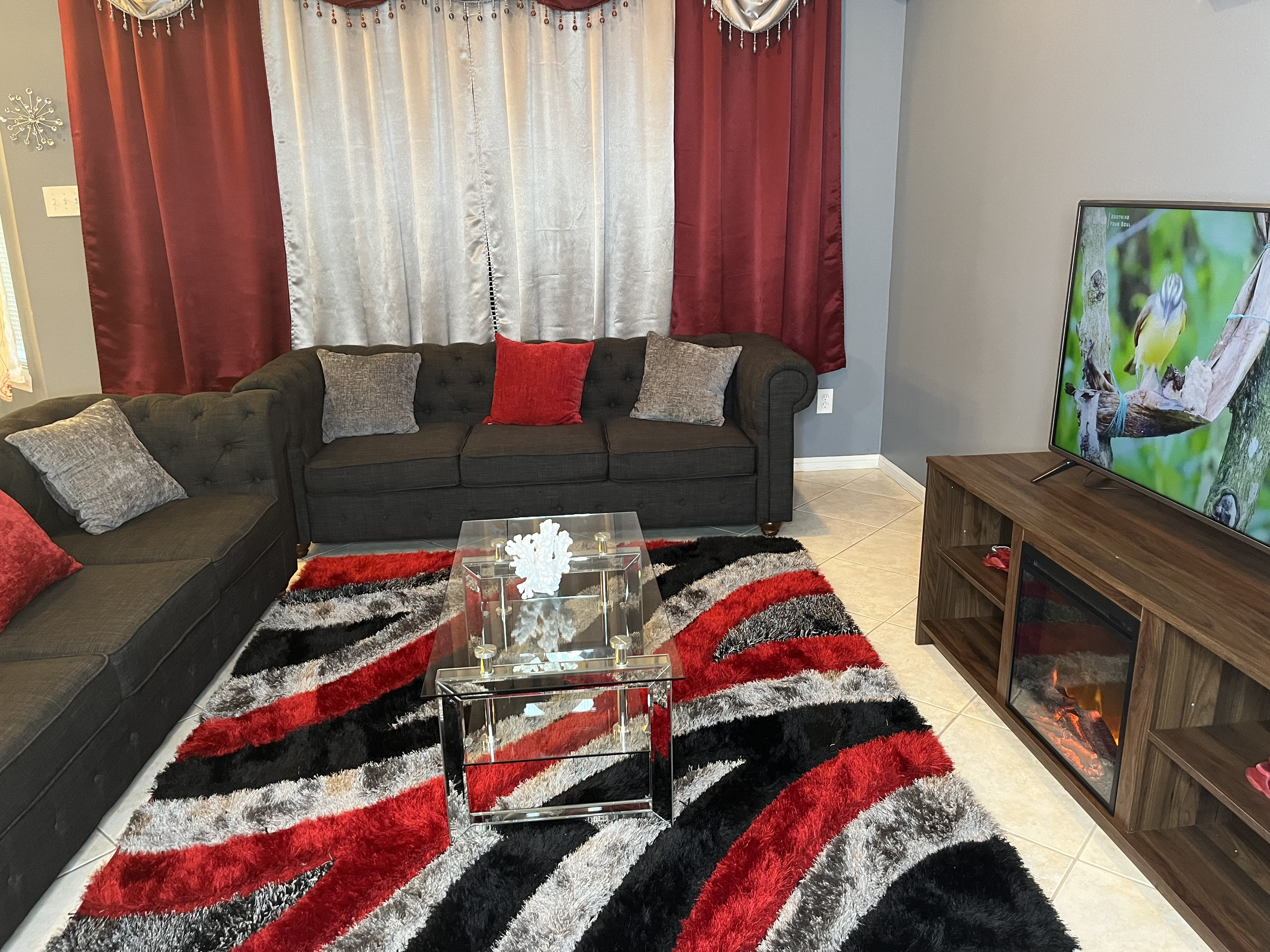 System.Collections.Generic.List`1[BluePillow.Application.SearchEngine.Dto.PhotoDto]?.ElementAt(2)?.Caption