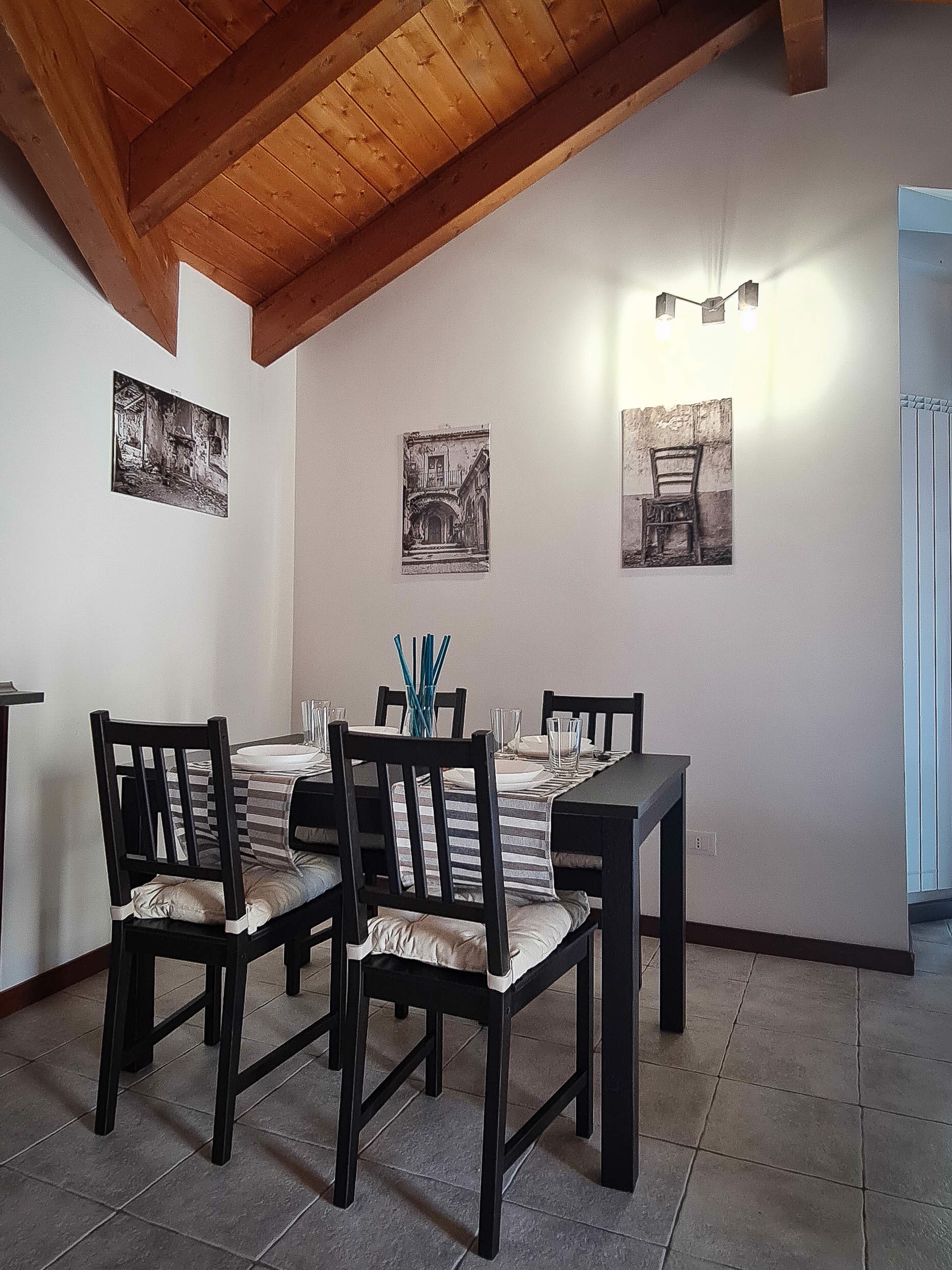 System.Collections.Generic.List`1[BluePillow.Application.SearchEngine.Dto.PhotoDto]?.ElementAt(1)?.Caption