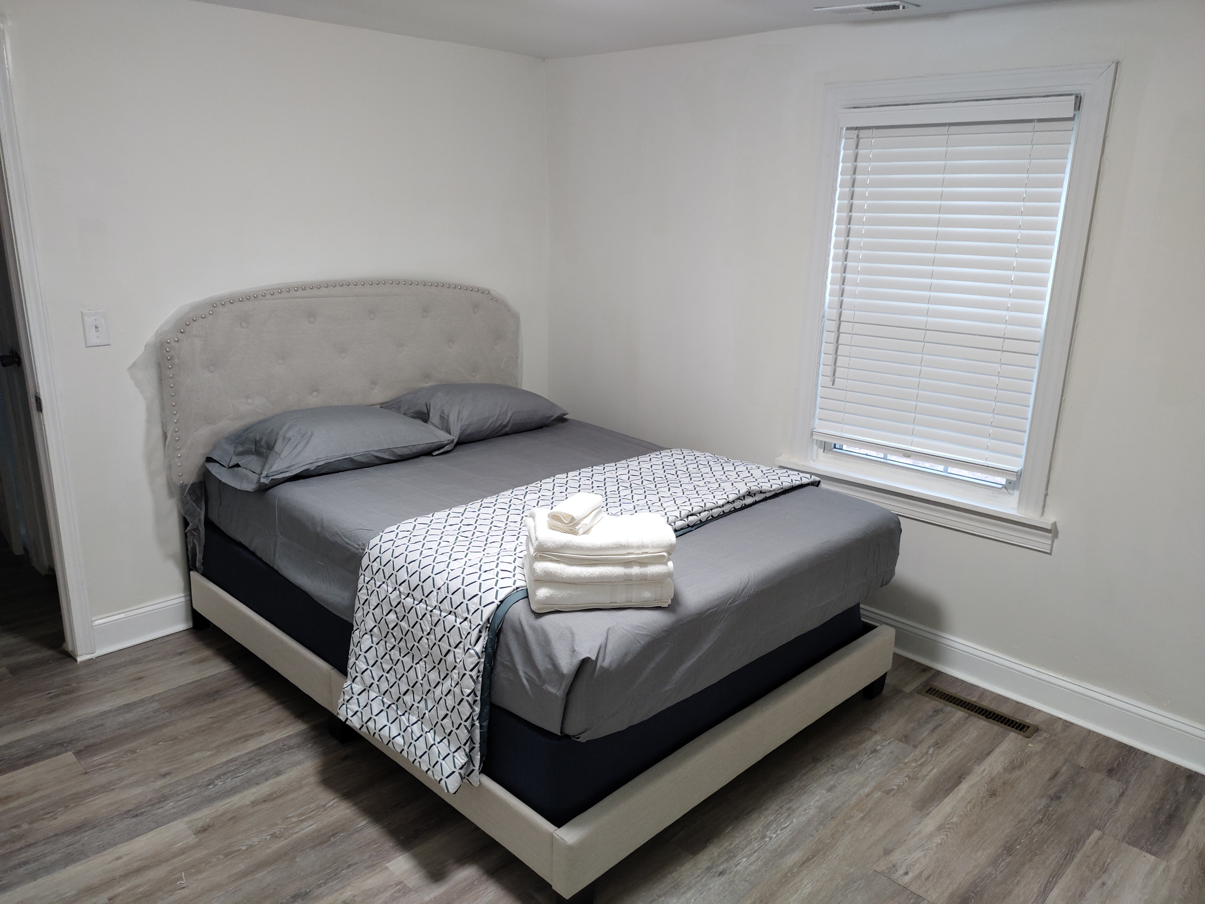 System.Collections.Generic.List`1[BluePillow.Application.SearchEngine.Dto.PhotoDto]?.ElementAt(0)?.Caption