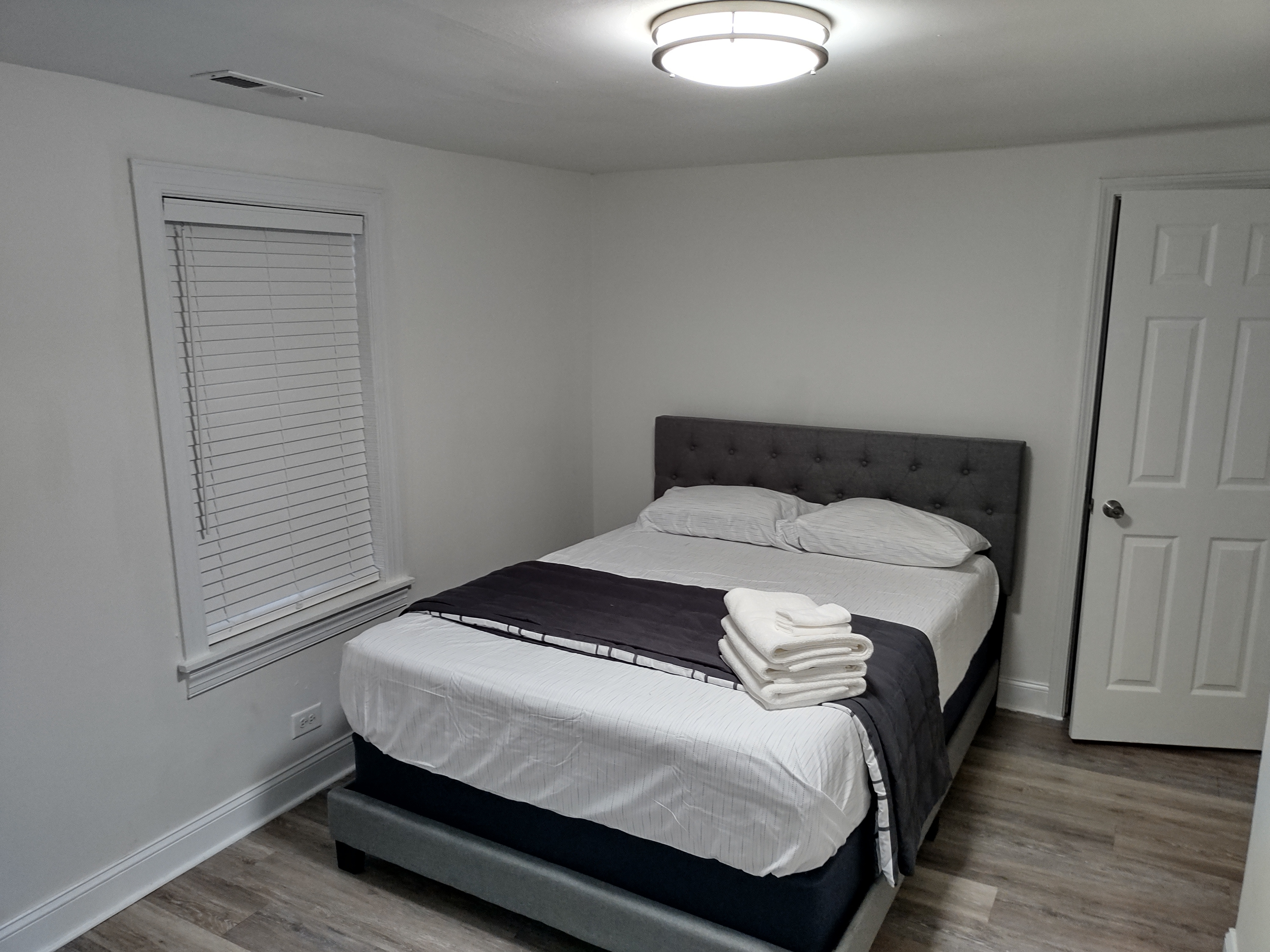 System.Collections.Generic.List`1[BluePillow.Application.SearchEngine.Dto.PhotoDto]?.ElementAt(2)?.Caption