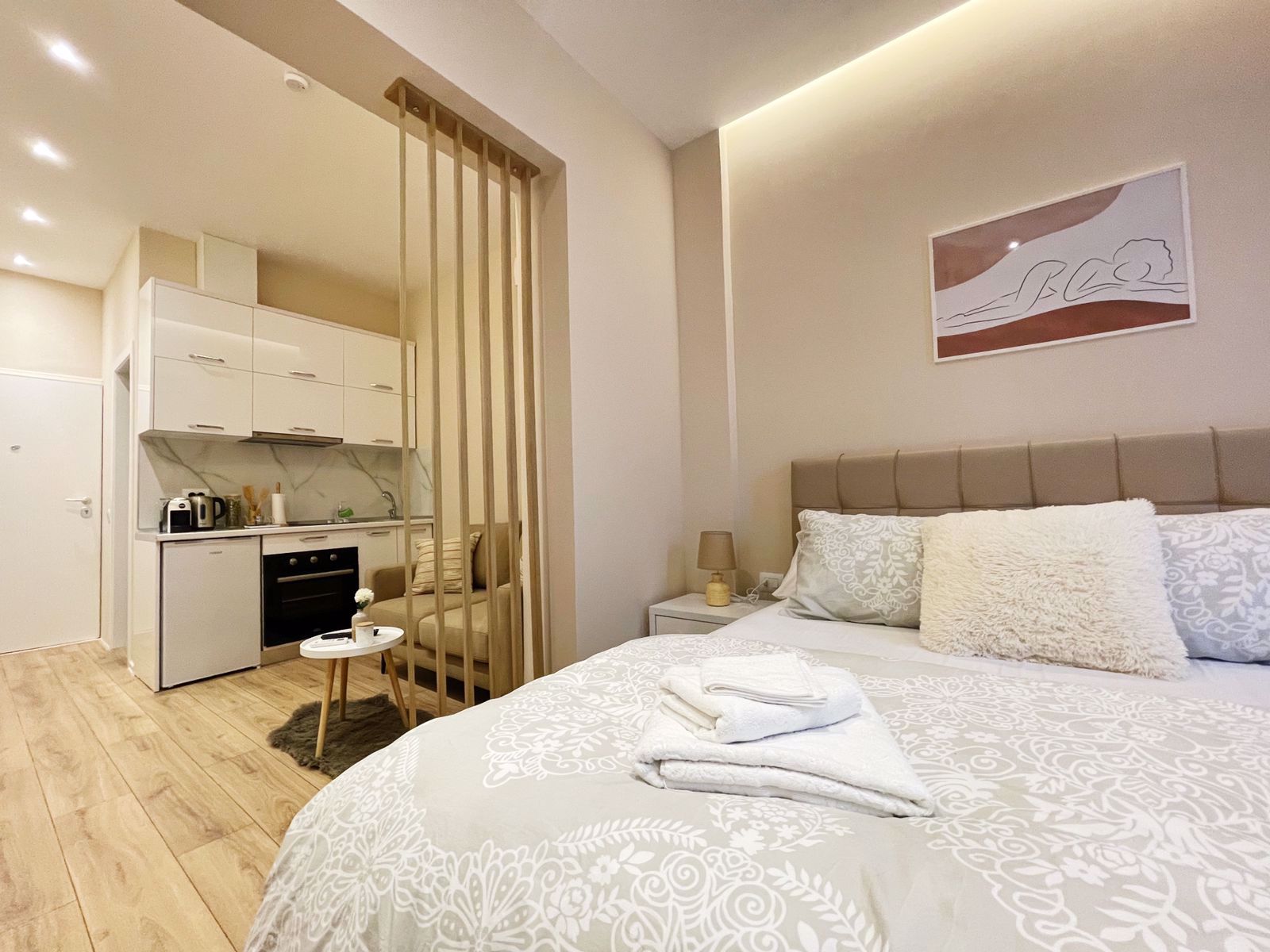 System.Collections.Generic.List`1[BluePillow.Application.SearchEngine.Dto.PhotoDto]?.ElementAt(3)?.Caption