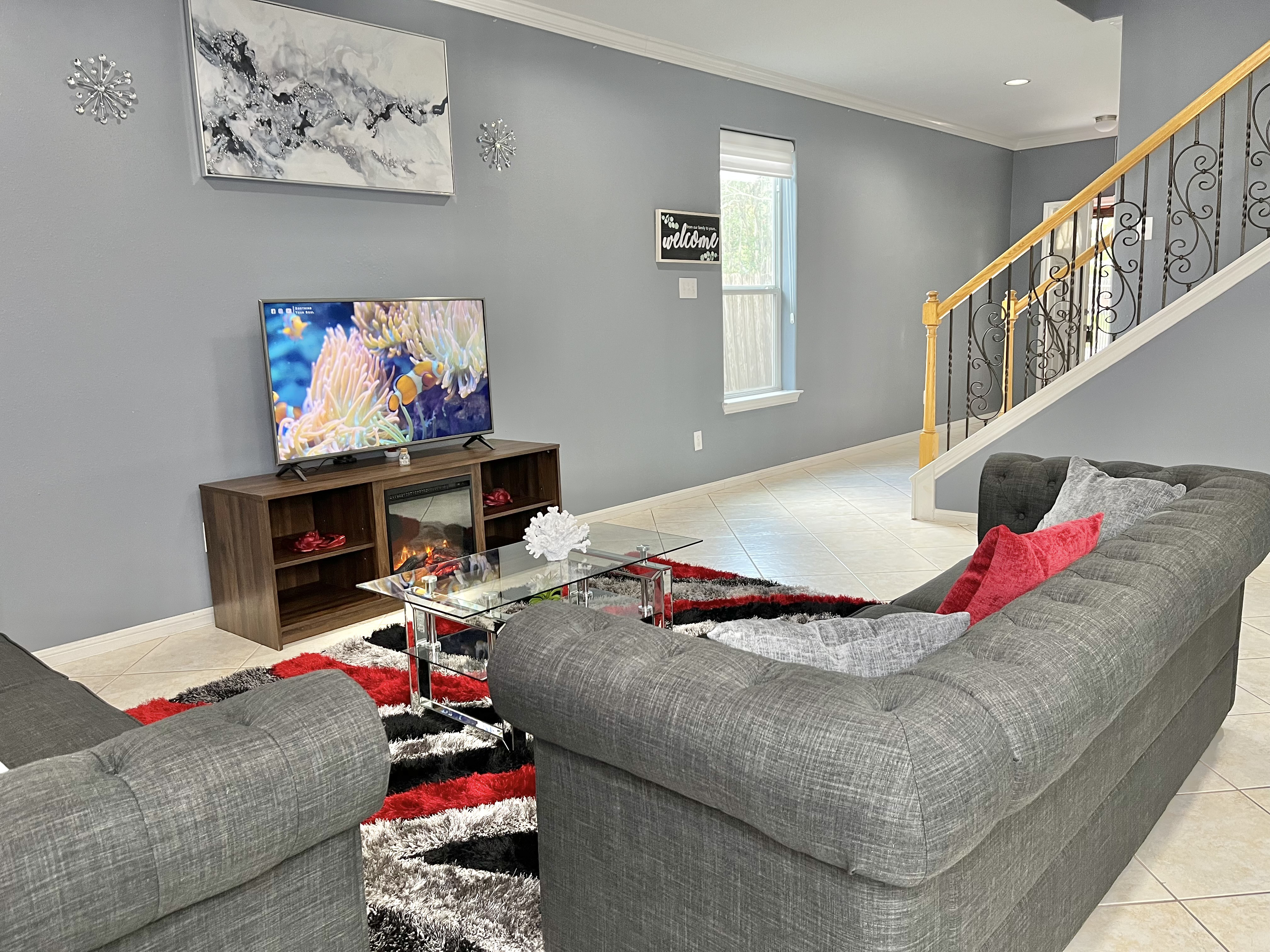 System.Collections.Generic.List`1[BluePillow.Application.SearchEngine.Dto.PhotoDto]?.ElementAt(3)?.Caption