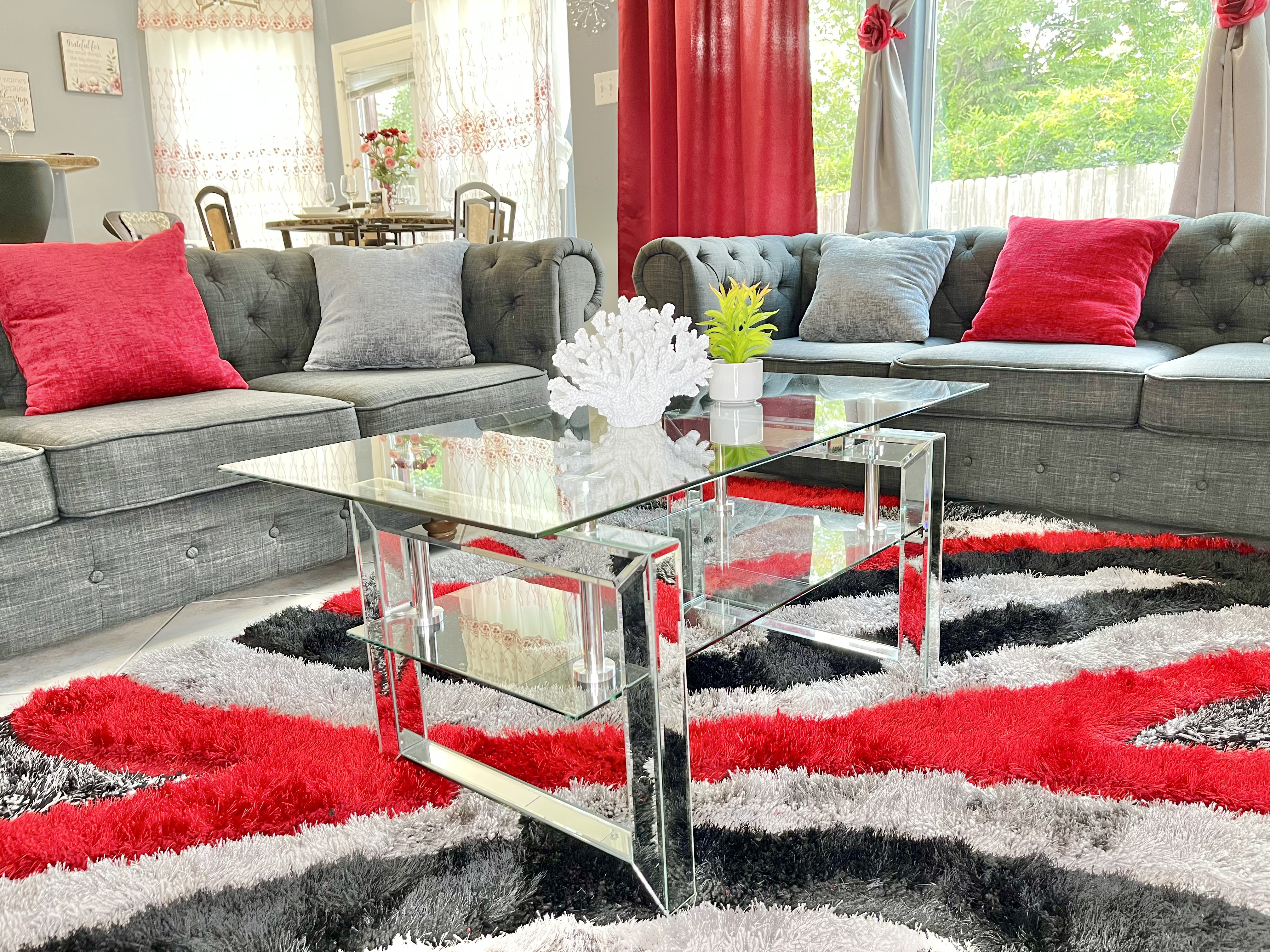 System.Collections.Generic.List`1[BluePillow.Application.SearchEngine.Dto.PhotoDto]?.ElementAt(1)?.Caption