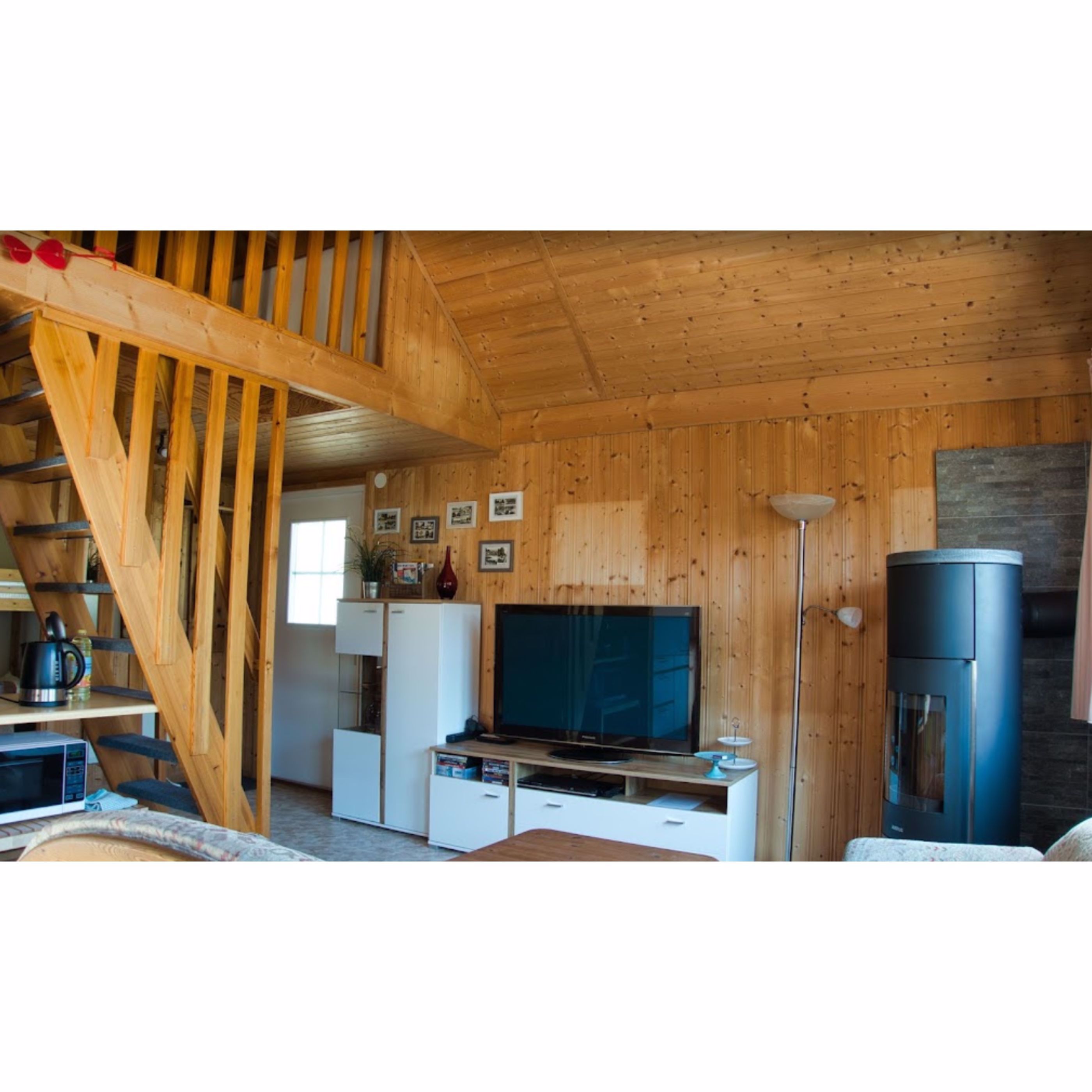 System.Collections.Generic.List`1[BluePillow.Application.SearchEngine.Dto.PhotoDto]?.ElementAt(3)?.Caption