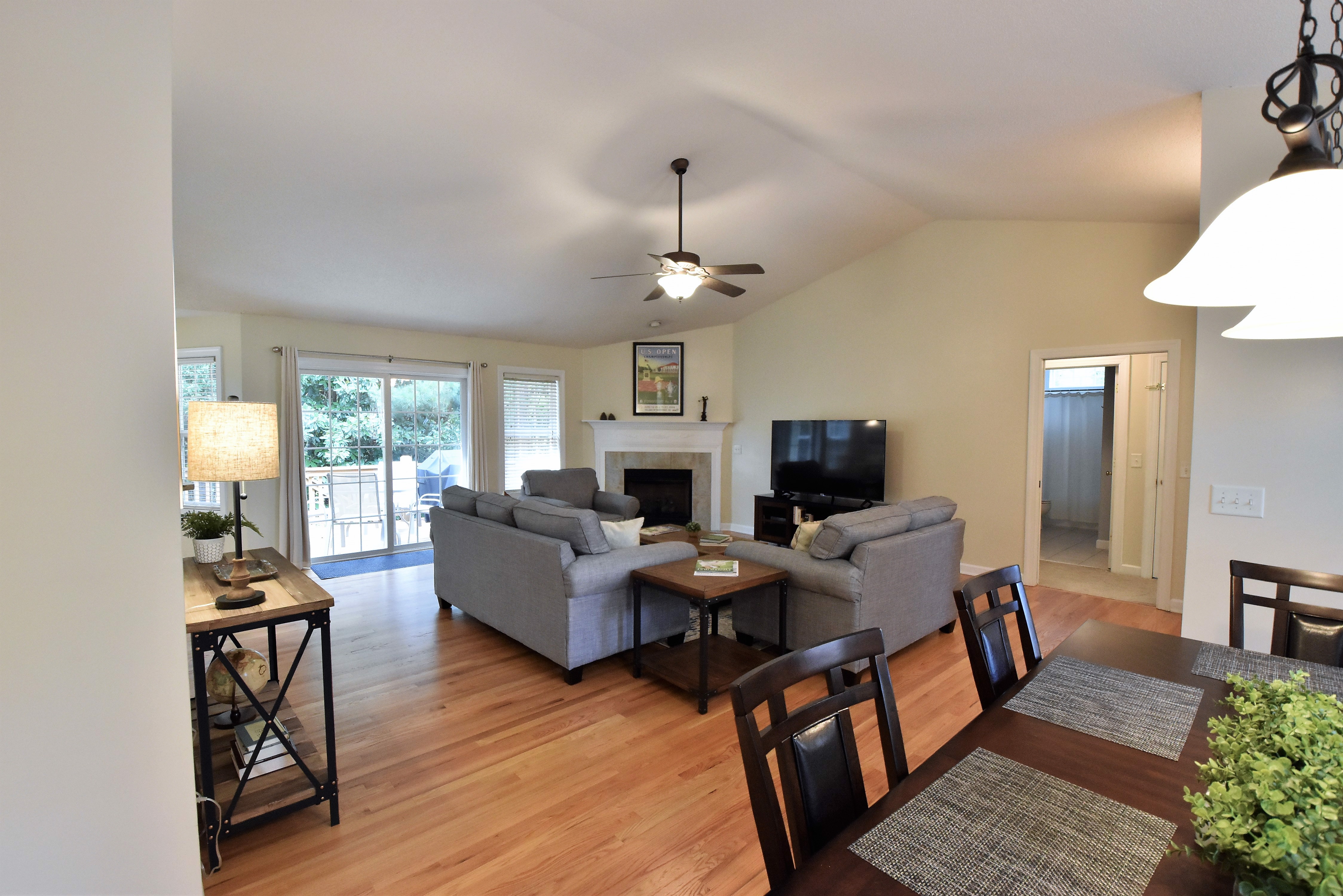 System.Collections.Generic.List`1[BluePillow.Application.SearchEngine.Dto.PhotoDto]?.ElementAt(2)?.Caption