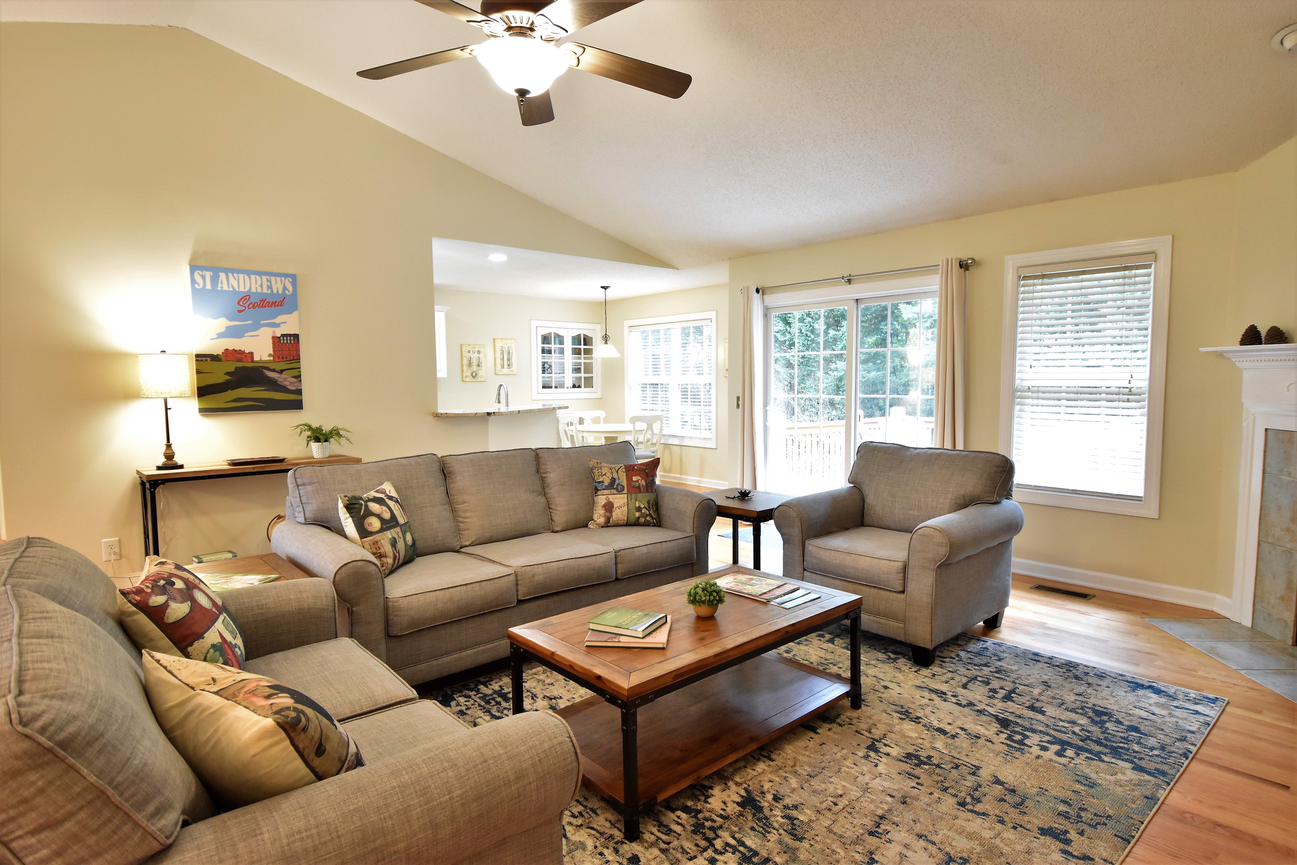 System.Collections.Generic.List`1[BluePillow.Application.SearchEngine.Dto.PhotoDto]?.ElementAt(0)?.Caption