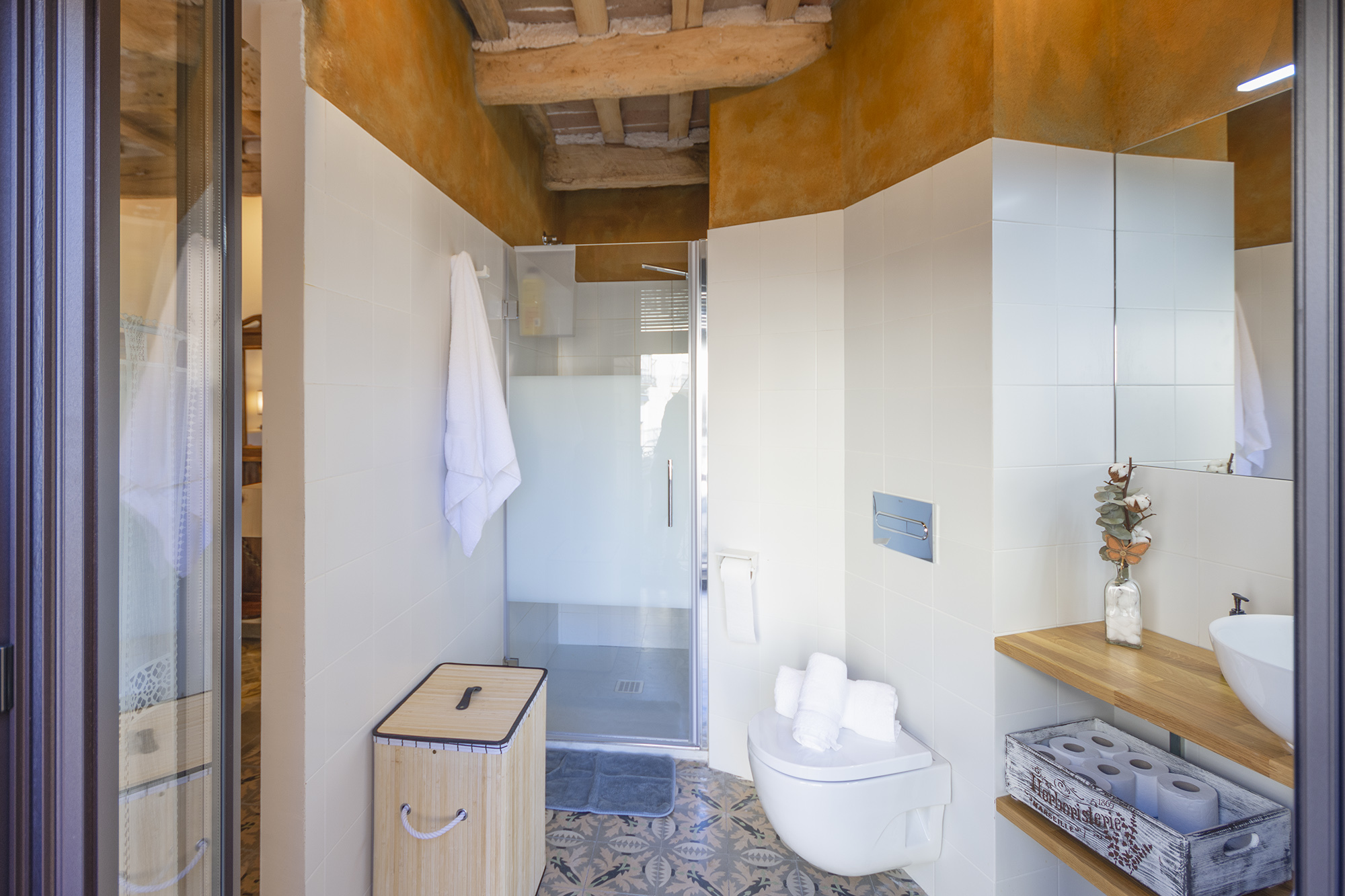 System.Collections.Generic.List`1[BluePillow.Application.SearchEngine.Dto.PhotoDto]?.ElementAt(1)?.Caption