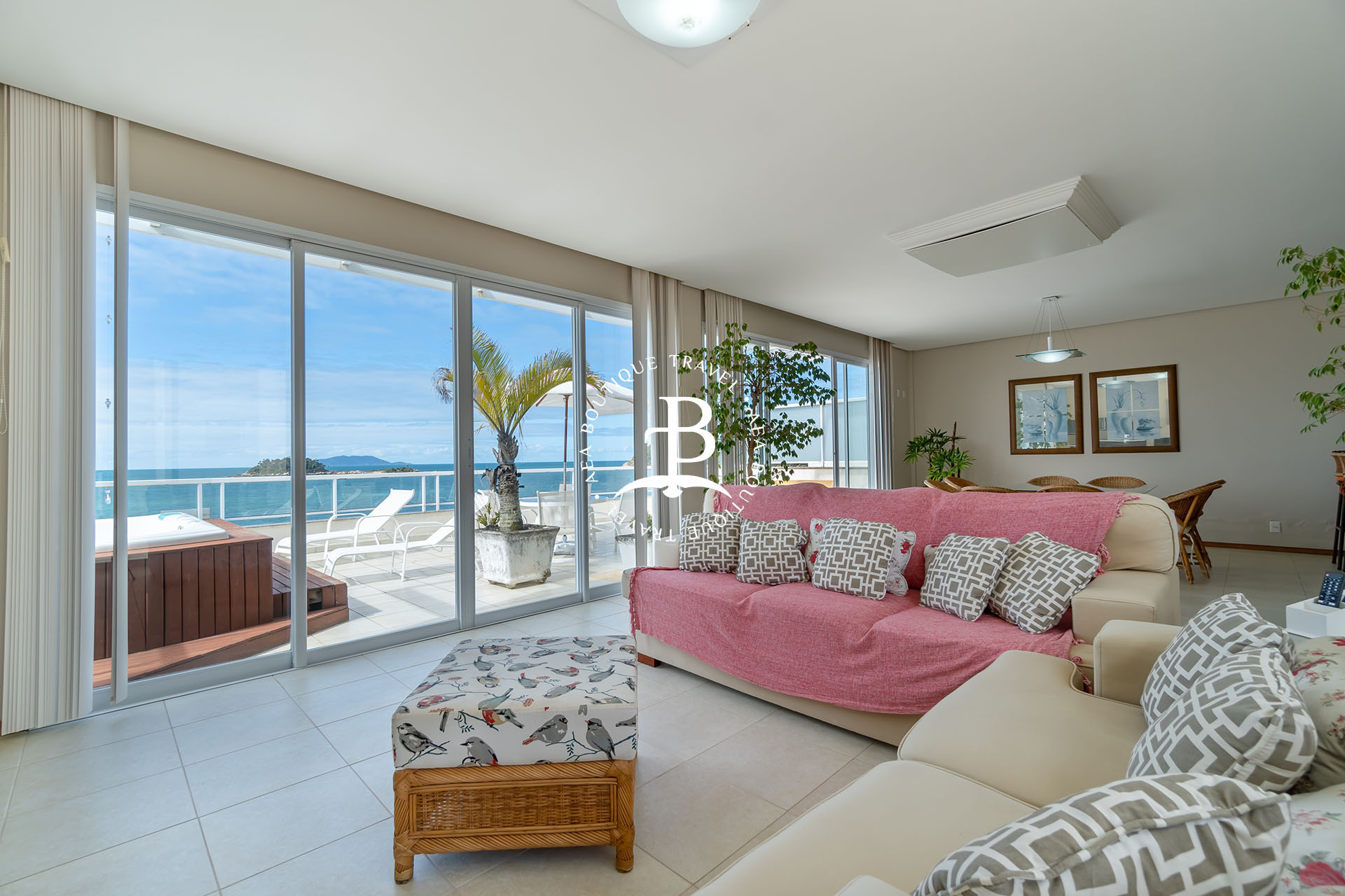 System.Collections.Generic.List`1[BluePillow.Application.SearchEngine.Dto.PhotoDto]?.ElementAt(0)?.Caption