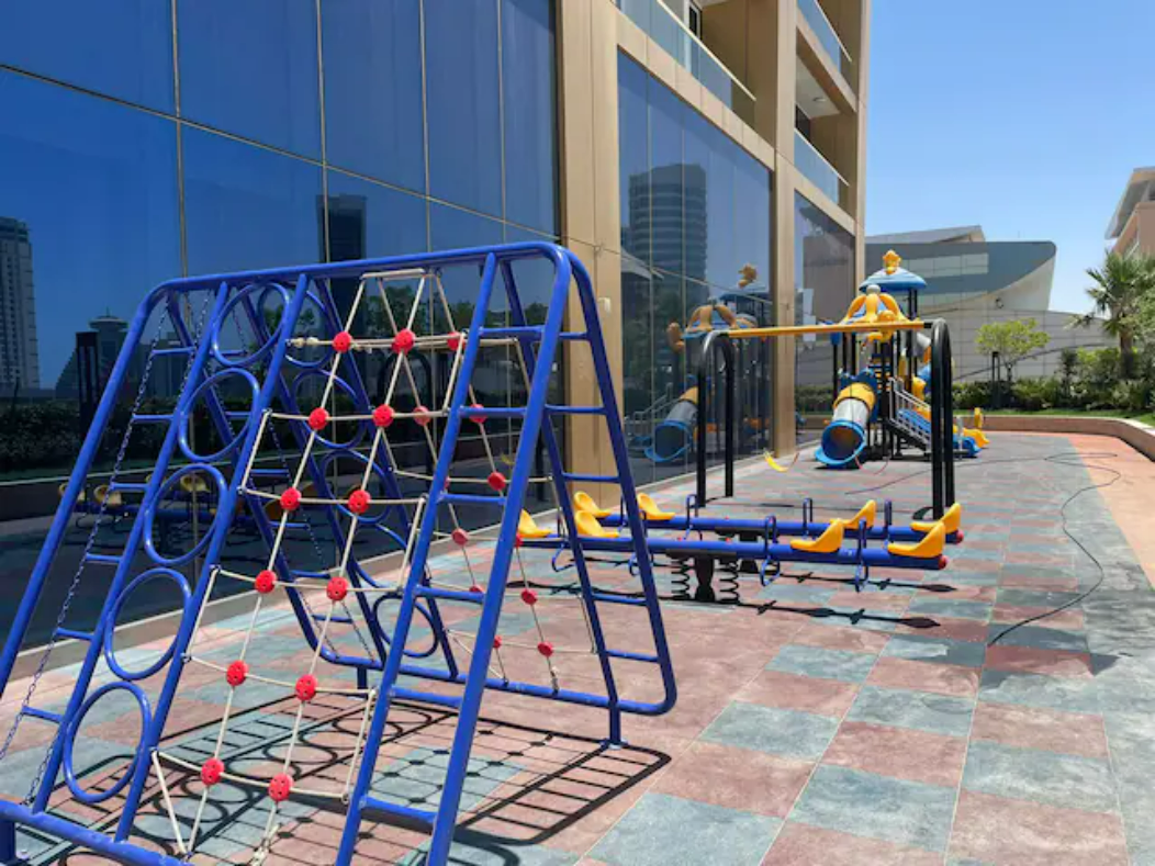 System.Collections.Generic.List`1[BluePillow.Application.SearchEngine.Dto.PhotoDto]?.ElementAt(3)?.Caption