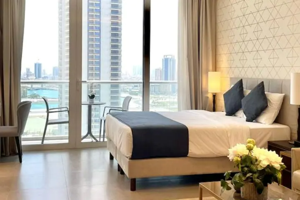 System.Collections.Generic.List`1[BluePillow.Application.SearchEngine.Dto.PhotoDto]?.ElementAt(0)?.Caption