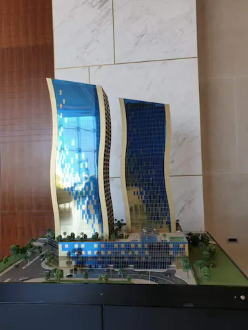 System.Collections.Generic.List`1[BluePillow.Application.SearchEngine.Dto.PhotoDto]?.ElementAt(2)?.Caption