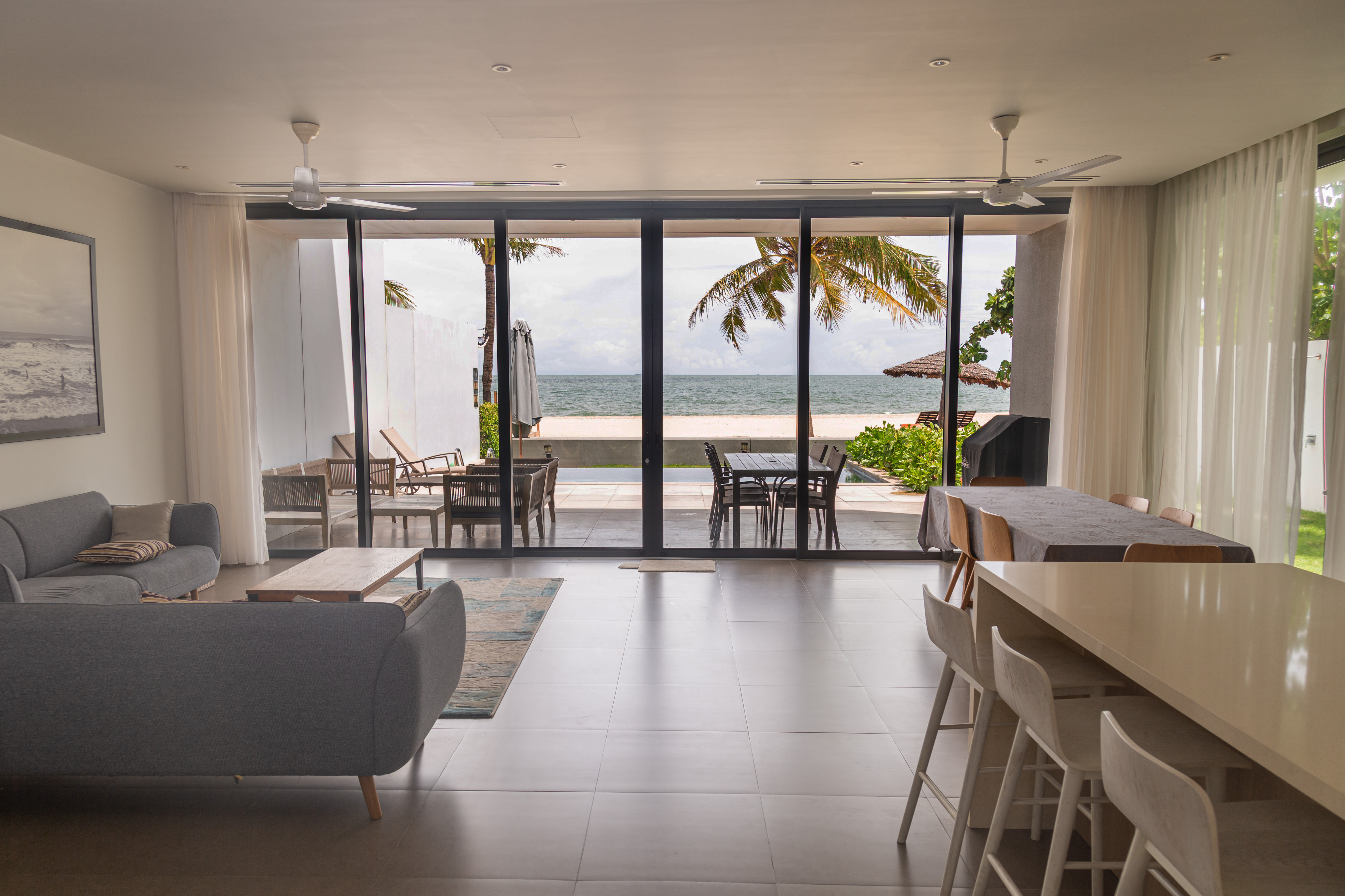 System.Collections.Generic.List`1[BluePillow.Application.SearchEngine.Dto.PhotoDto]?.ElementAt(0)?.Caption