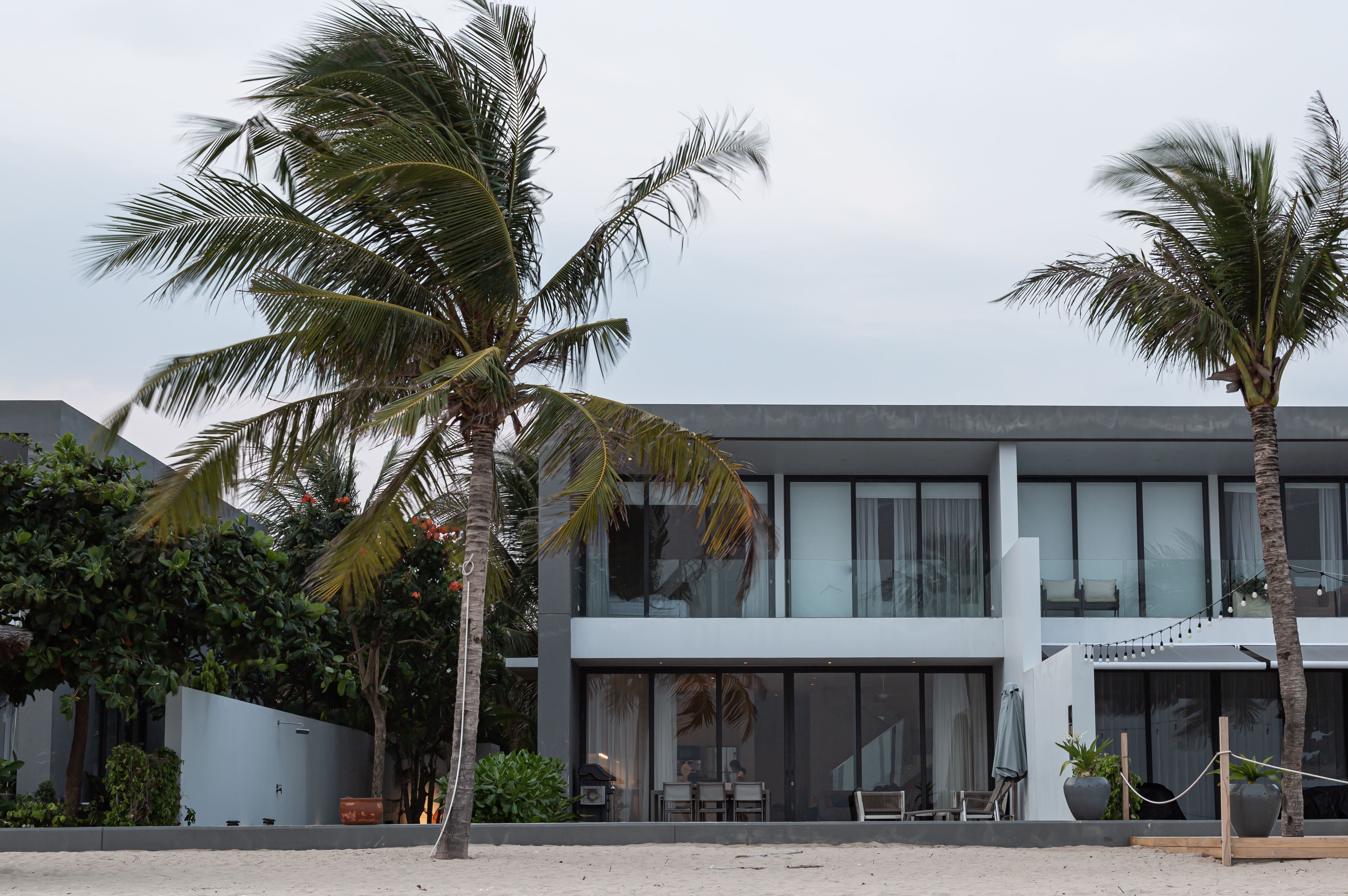 System.Collections.Generic.List`1[BluePillow.Application.SearchEngine.Dto.PhotoDto]?.ElementAt(2)?.Caption