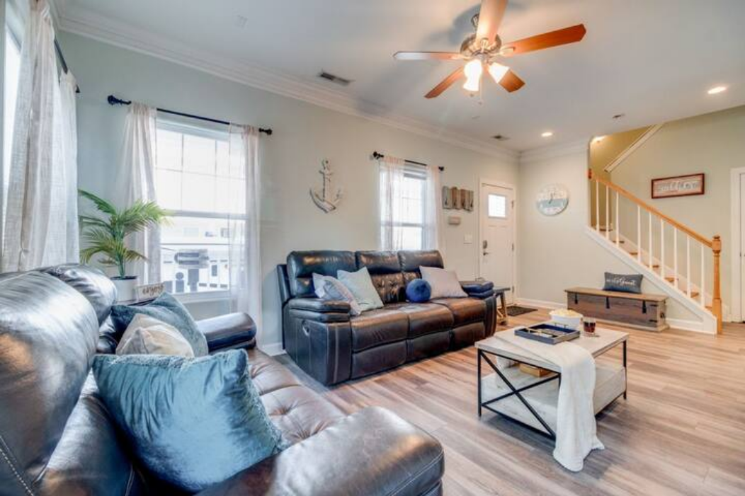 System.Collections.Generic.List`1[BluePillow.Application.SearchEngine.Dto.PhotoDto]?.ElementAt(2)?.Caption