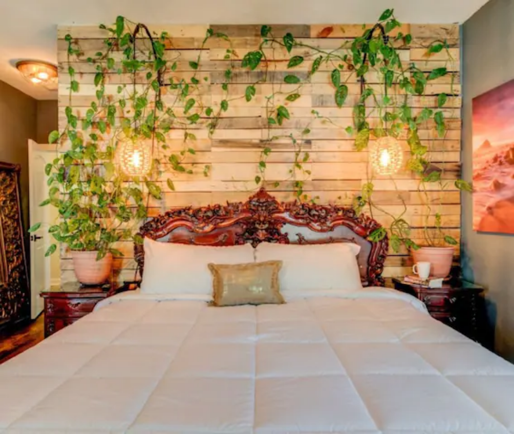 System.Collections.Generic.List`1[BluePillow.Application.SearchEngine.Dto.PhotoDto]?.ElementAt(0)?.Caption