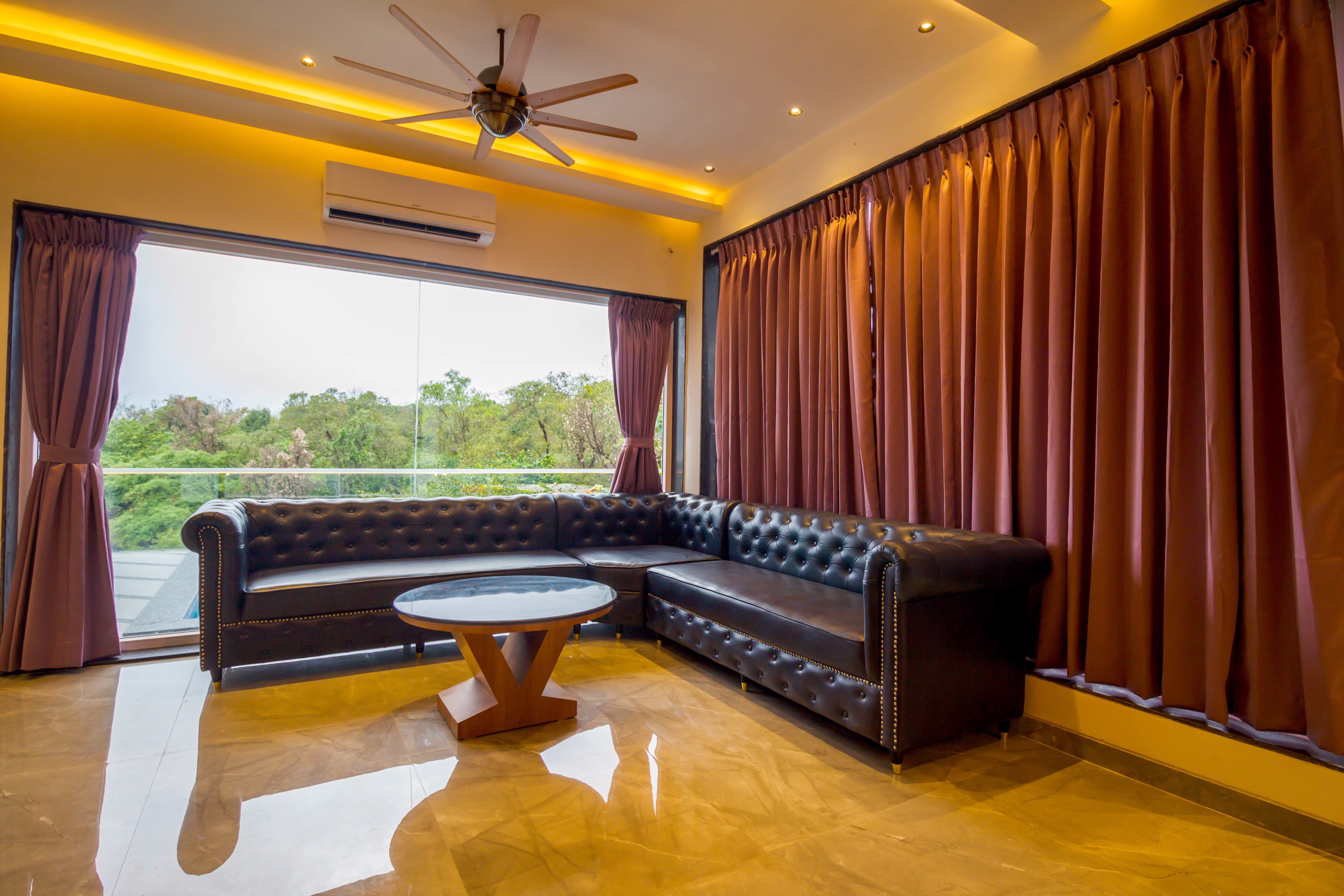 System.Collections.Generic.List`1[BluePillow.Application.SearchEngine.Dto.PhotoDto]?.ElementAt(1)?.Caption