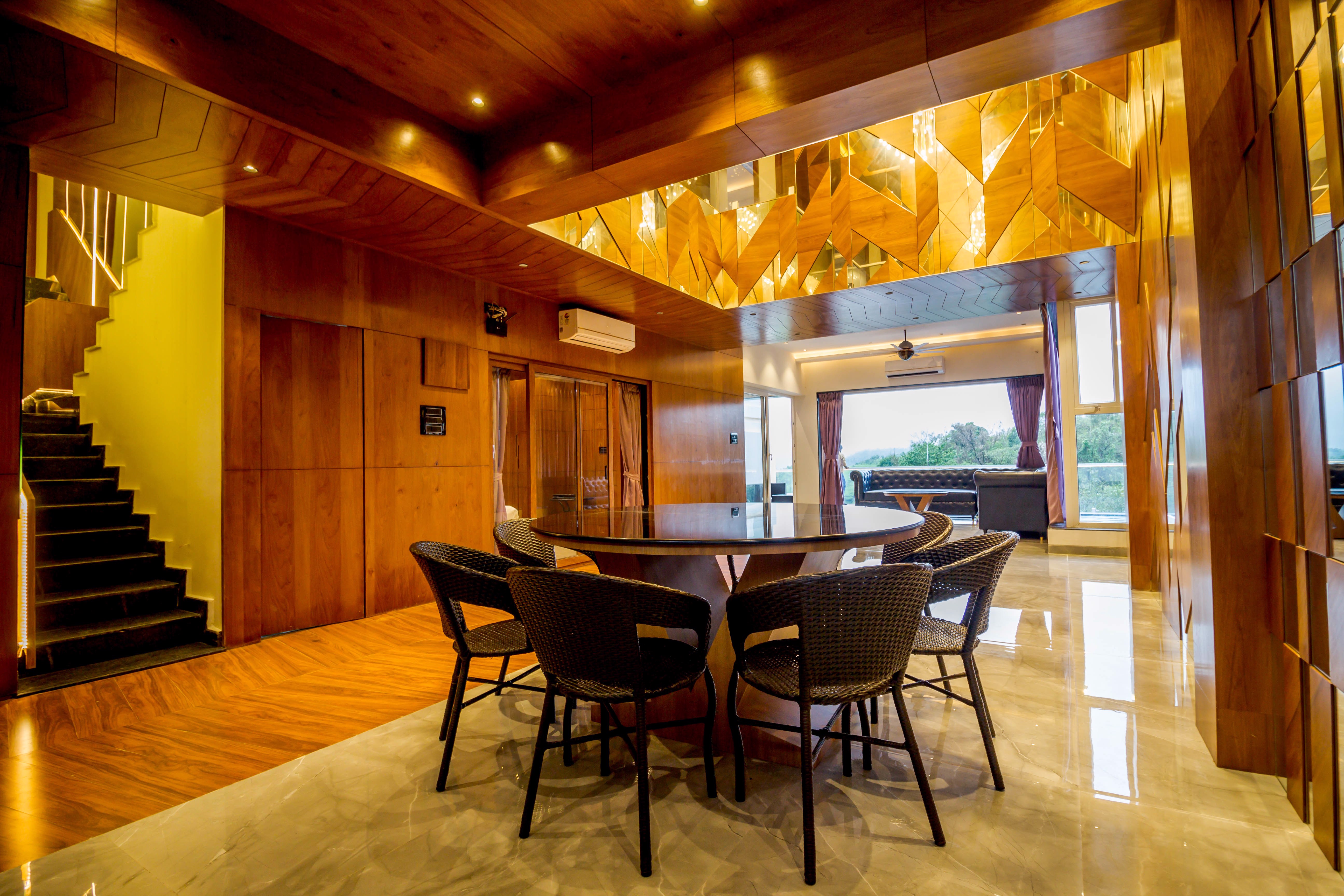 System.Collections.Generic.List`1[BluePillow.Application.SearchEngine.Dto.PhotoDto]?.ElementAt(2)?.Caption