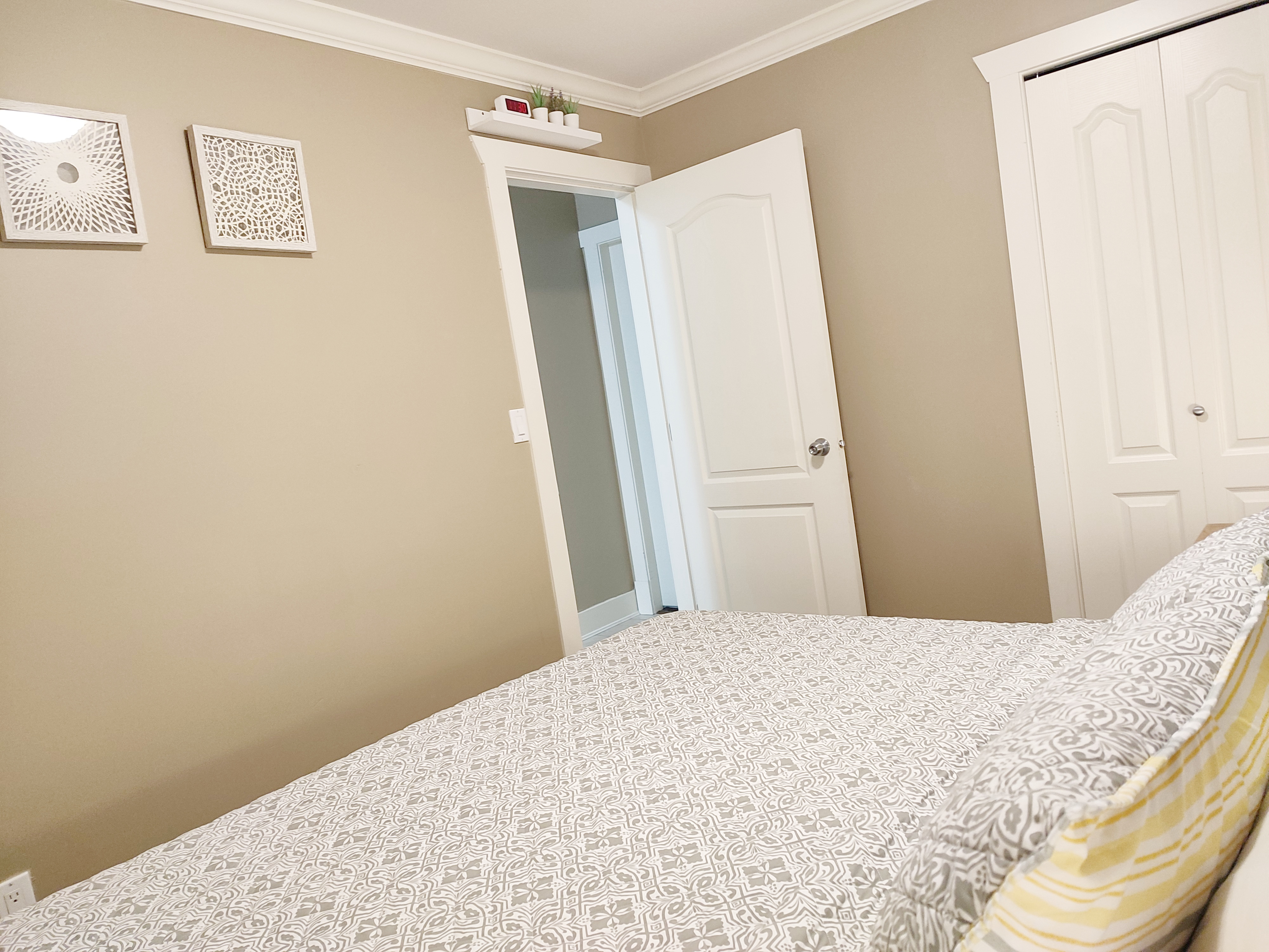 System.Collections.Generic.List`1[BluePillow.Application.SearchEngine.Dto.PhotoDto]?.ElementAt(3)?.Caption