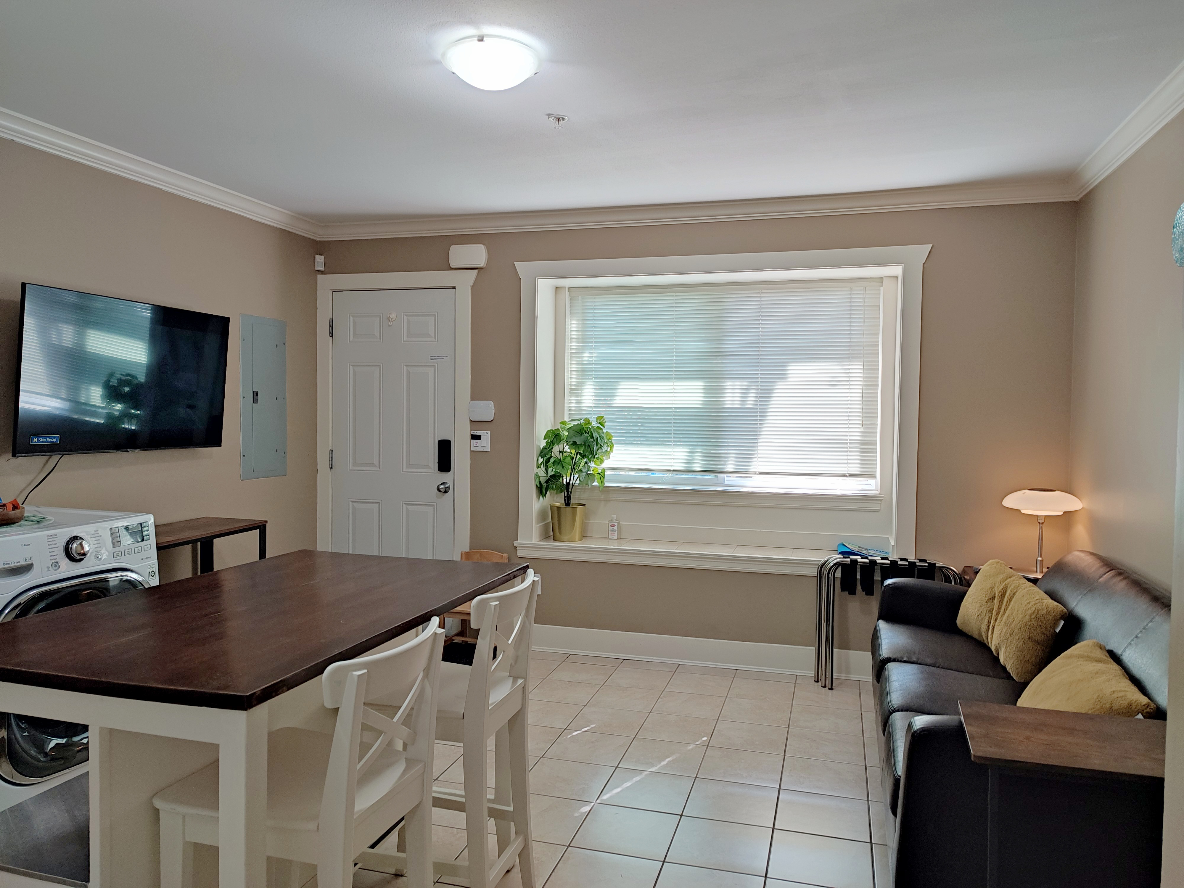 System.Collections.Generic.List`1[BluePillow.Application.SearchEngine.Dto.PhotoDto]?.ElementAt(0)?.Caption