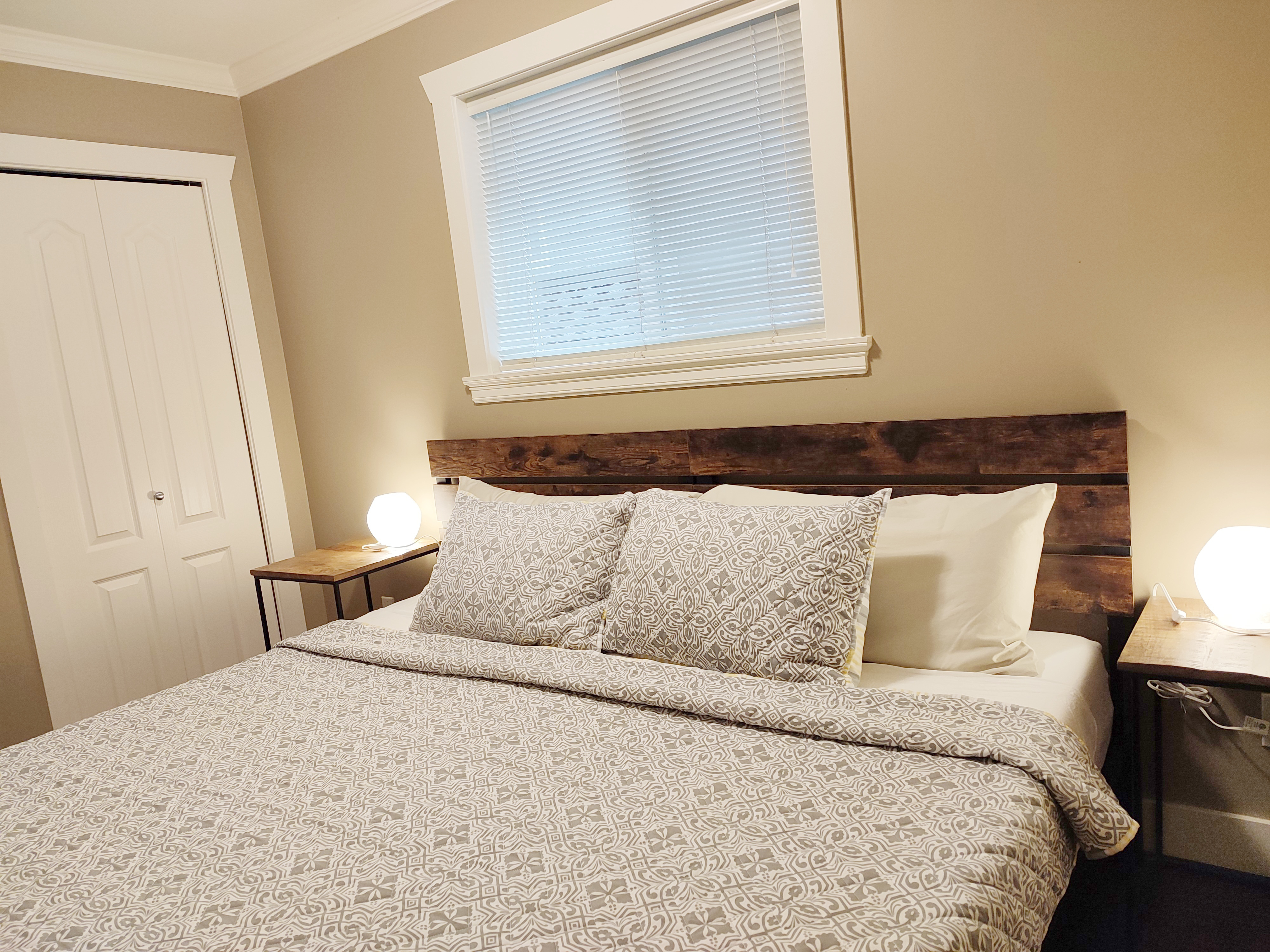 System.Collections.Generic.List`1[BluePillow.Application.SearchEngine.Dto.PhotoDto]?.ElementAt(2)?.Caption