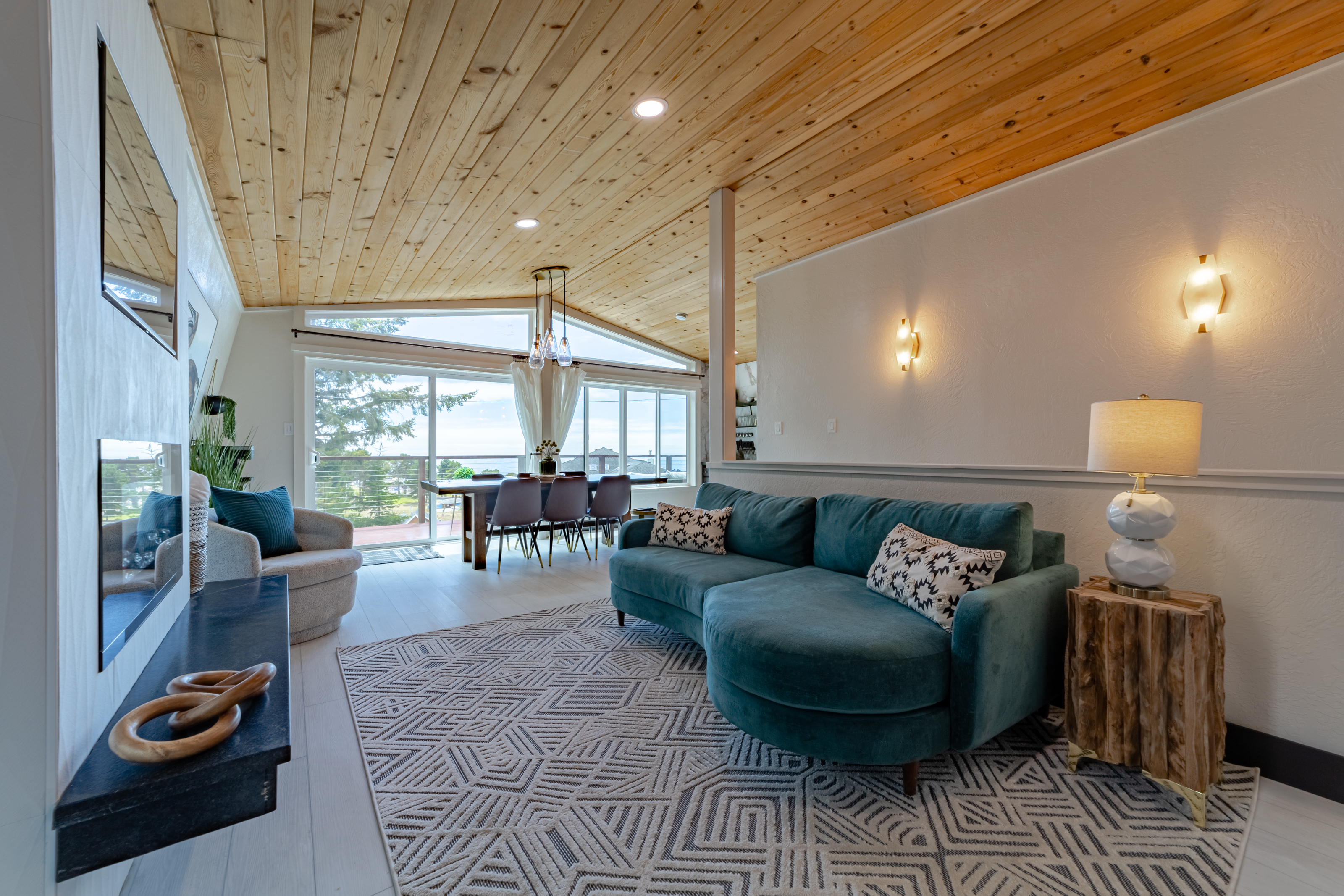 System.Collections.Generic.List`1[BluePillow.Application.SearchEngine.Dto.PhotoDto]?.ElementAt(2)?.Caption