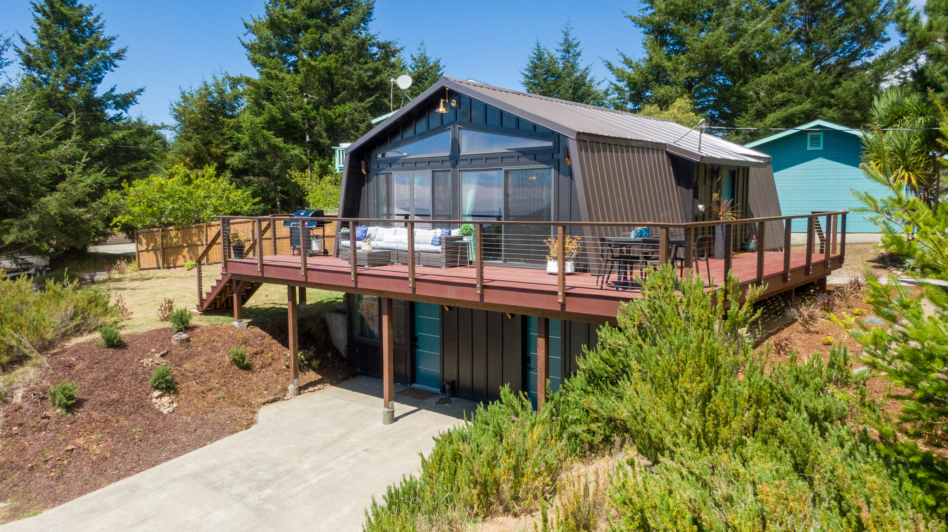 System.Collections.Generic.List`1[BluePillow.Application.SearchEngine.Dto.PhotoDto]?.ElementAt(0)?.Caption