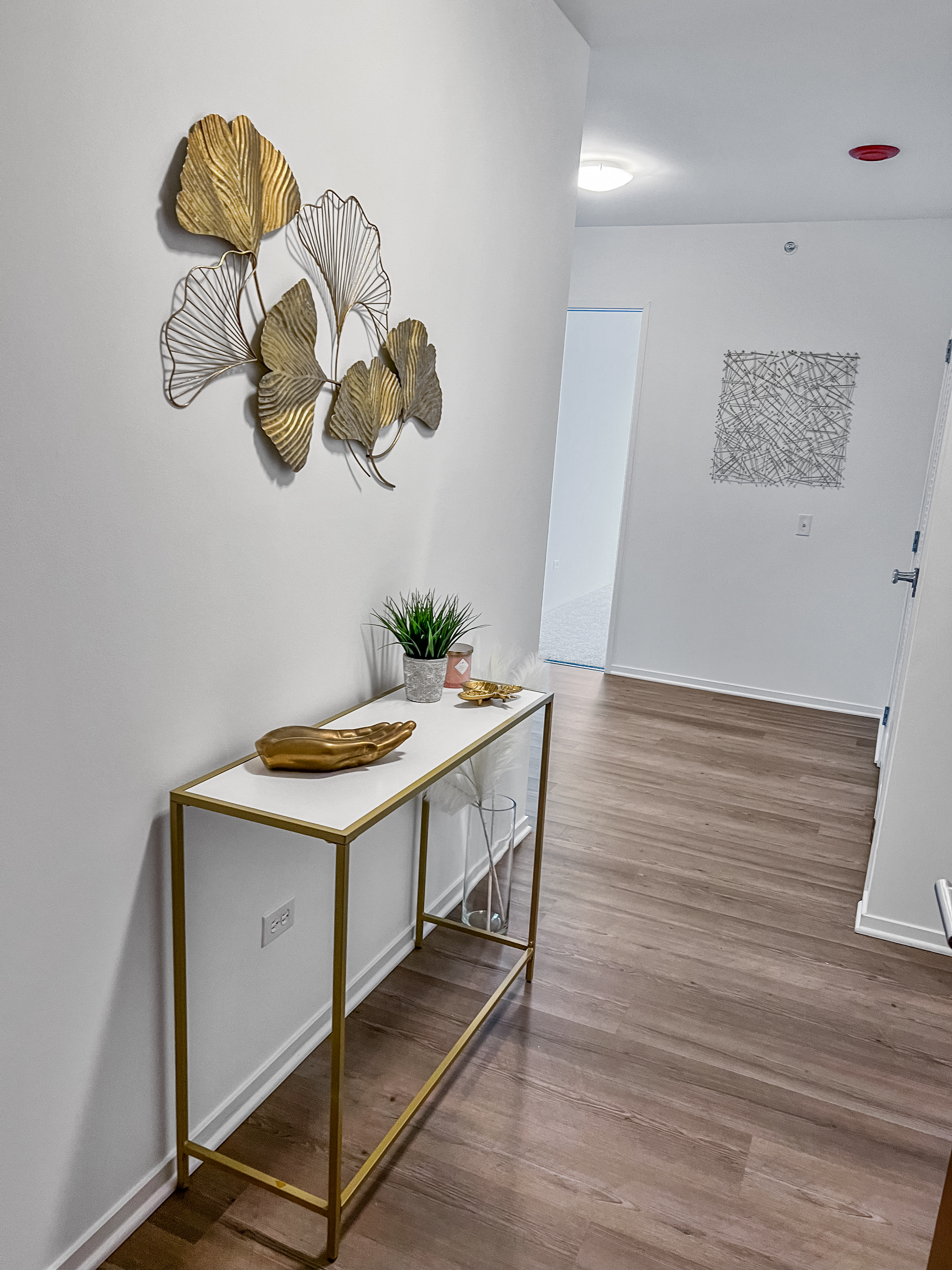 System.Collections.Generic.List`1[BluePillow.Application.SearchEngine.Dto.PhotoDto]?.ElementAt(1)?.Caption