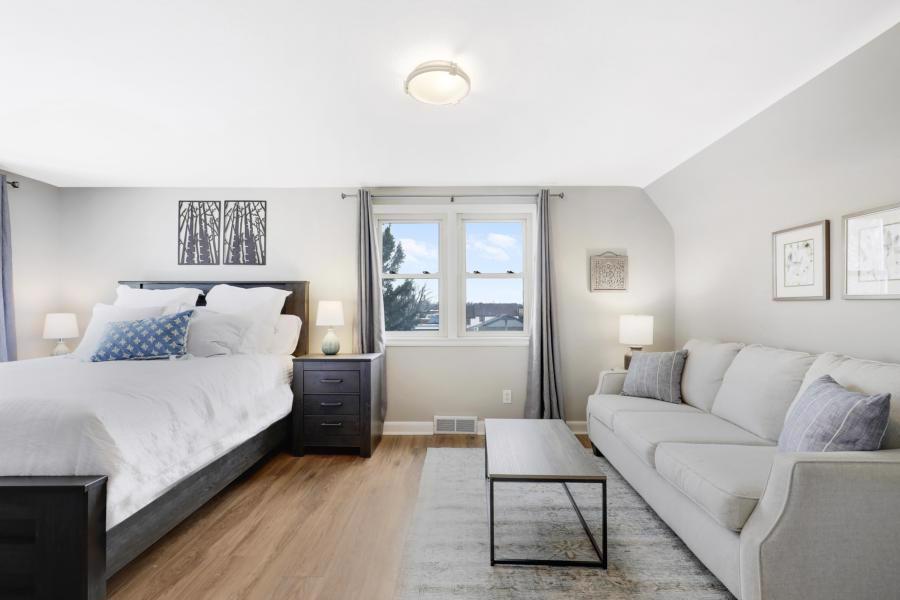 System.Collections.Generic.List`1[BluePillow.Application.SearchEngine.Dto.PhotoDto]?.ElementAt(3)?.Caption