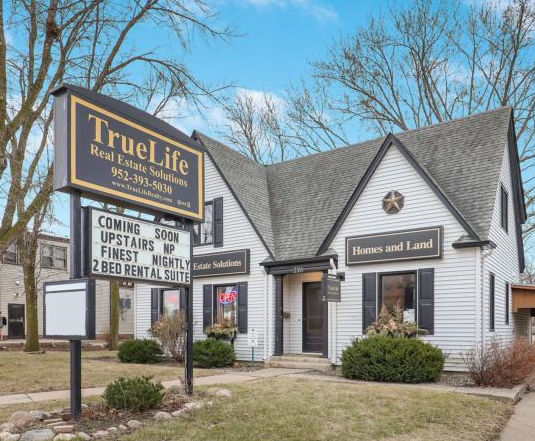 System.Collections.Generic.List`1[BluePillow.Application.SearchEngine.Dto.PhotoDto]?.ElementAt(0)?.Caption