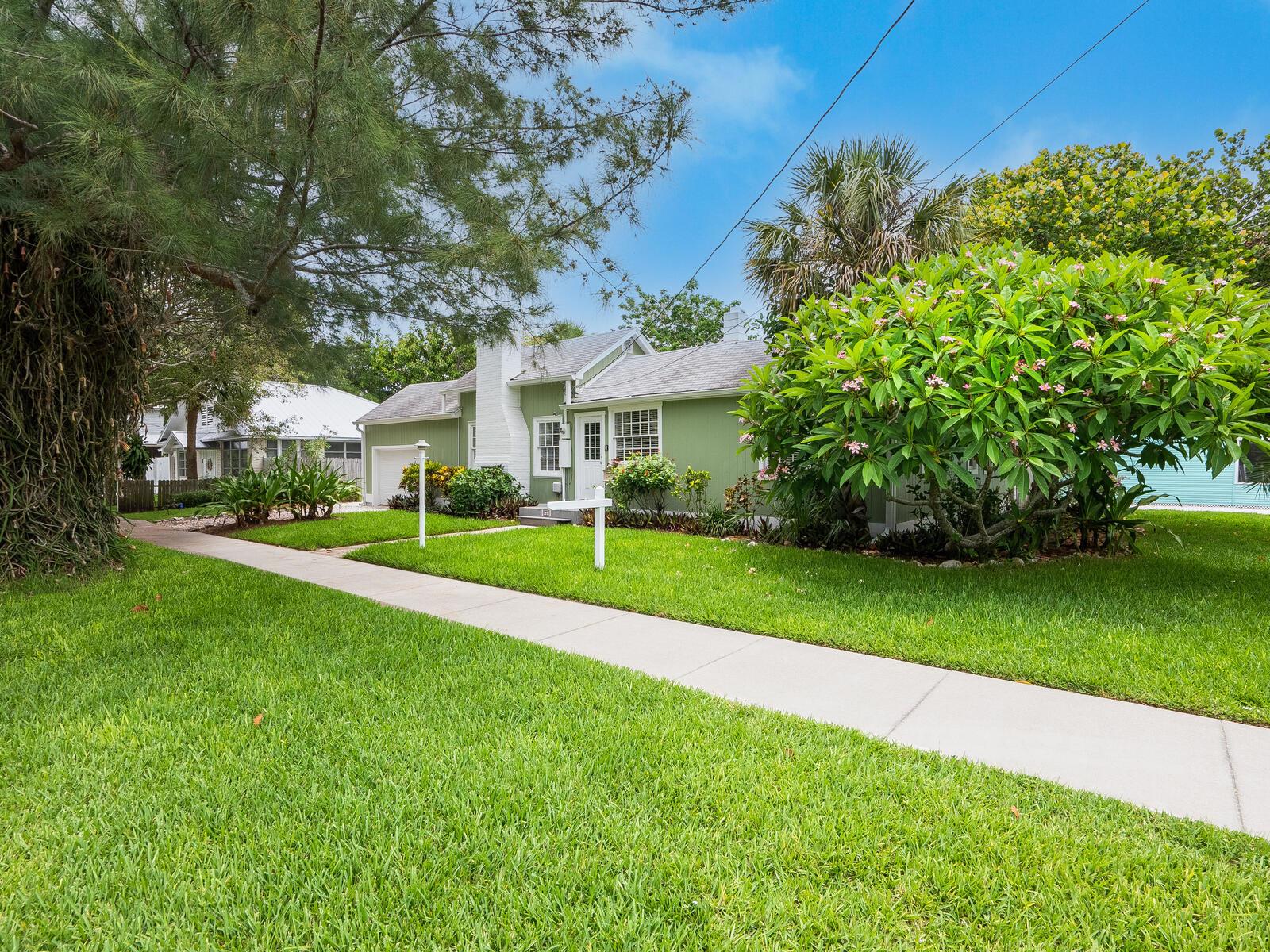 System.Collections.Generic.List`1[BluePillow.Application.SearchEngine.Dto.PhotoDto]?.ElementAt(0)?.Caption