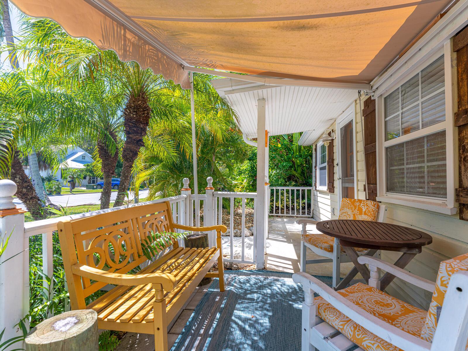 System.Collections.Generic.List`1[BluePillow.Application.SearchEngine.Dto.PhotoDto]?.ElementAt(2)?.Caption