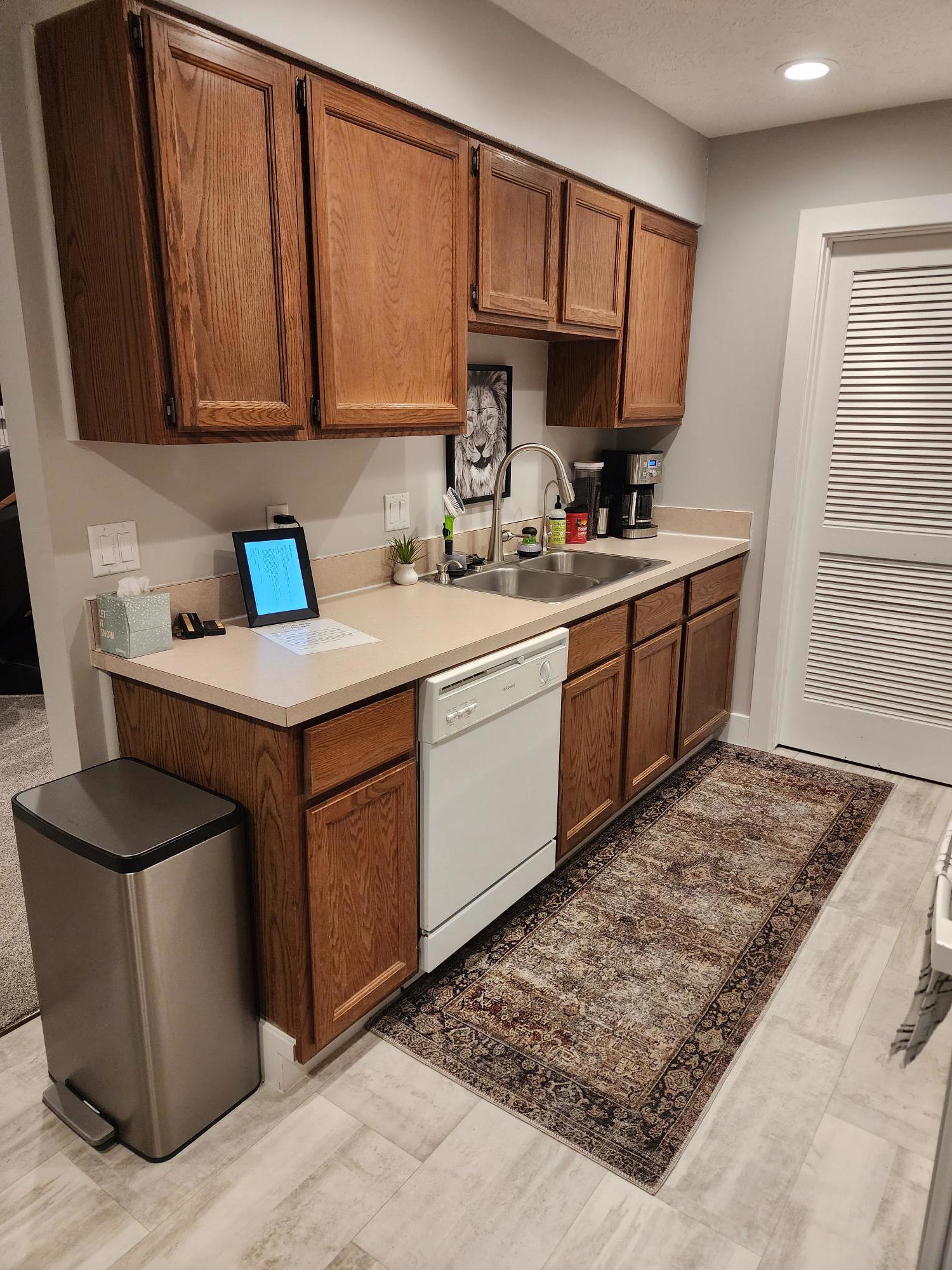 System.Collections.Generic.List`1[BluePillow.Application.SearchEngine.Dto.PhotoDto]?.ElementAt(1)?.Caption