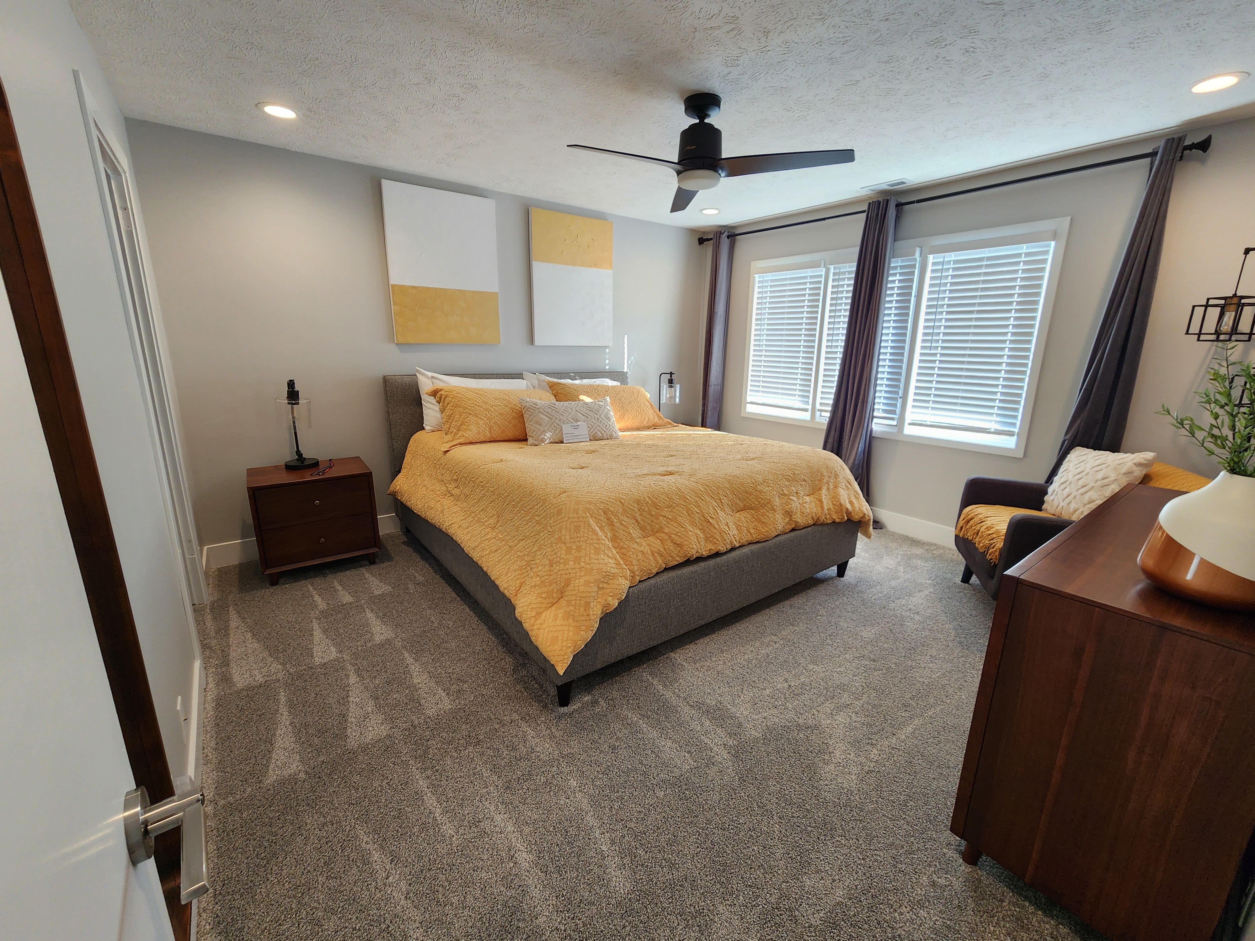 System.Collections.Generic.List`1[BluePillow.Application.SearchEngine.Dto.PhotoDto]?.ElementAt(3)?.Caption