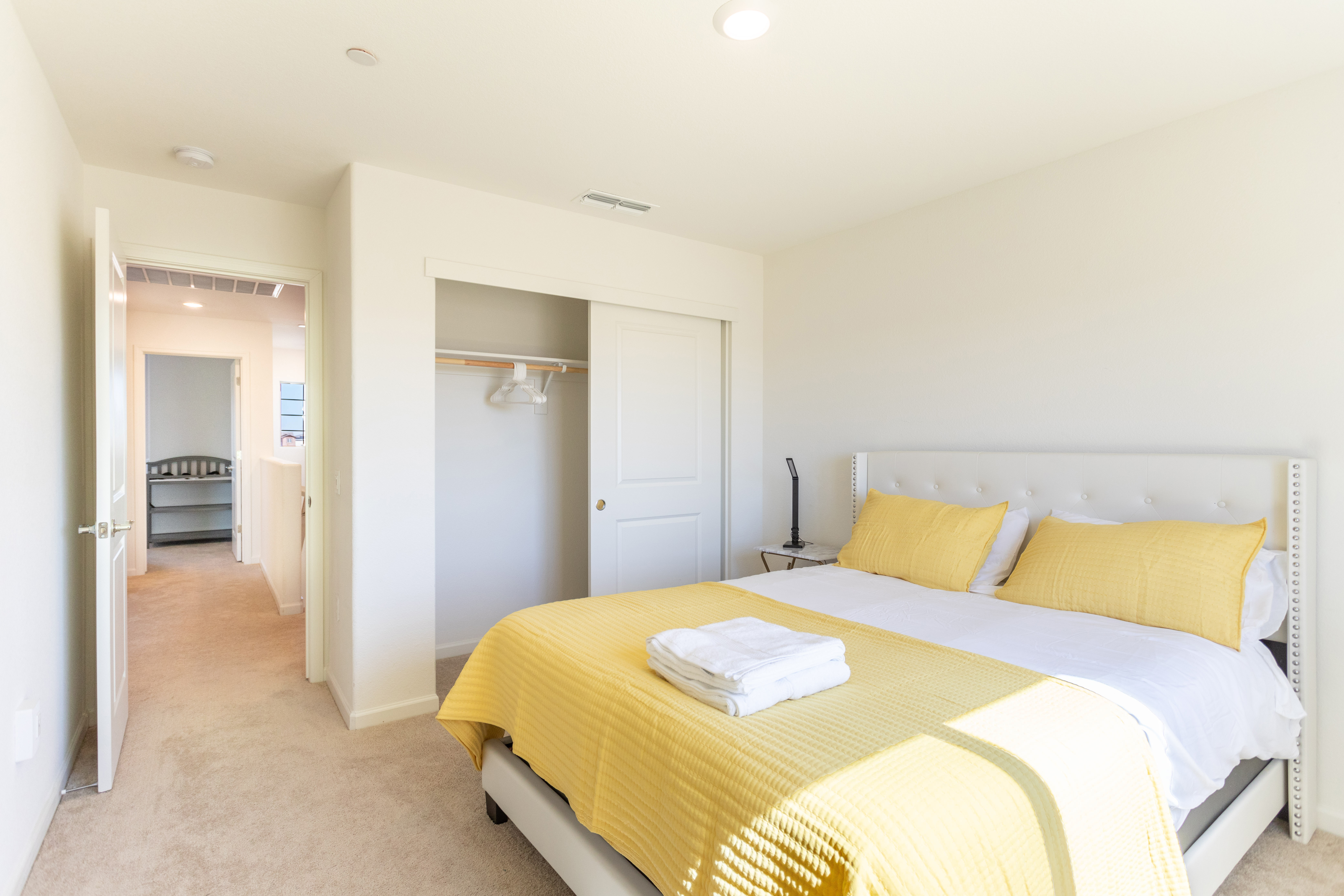 System.Collections.Generic.List`1[BluePillow.Application.SearchEngine.Dto.PhotoDto]?.ElementAt(3)?.Caption