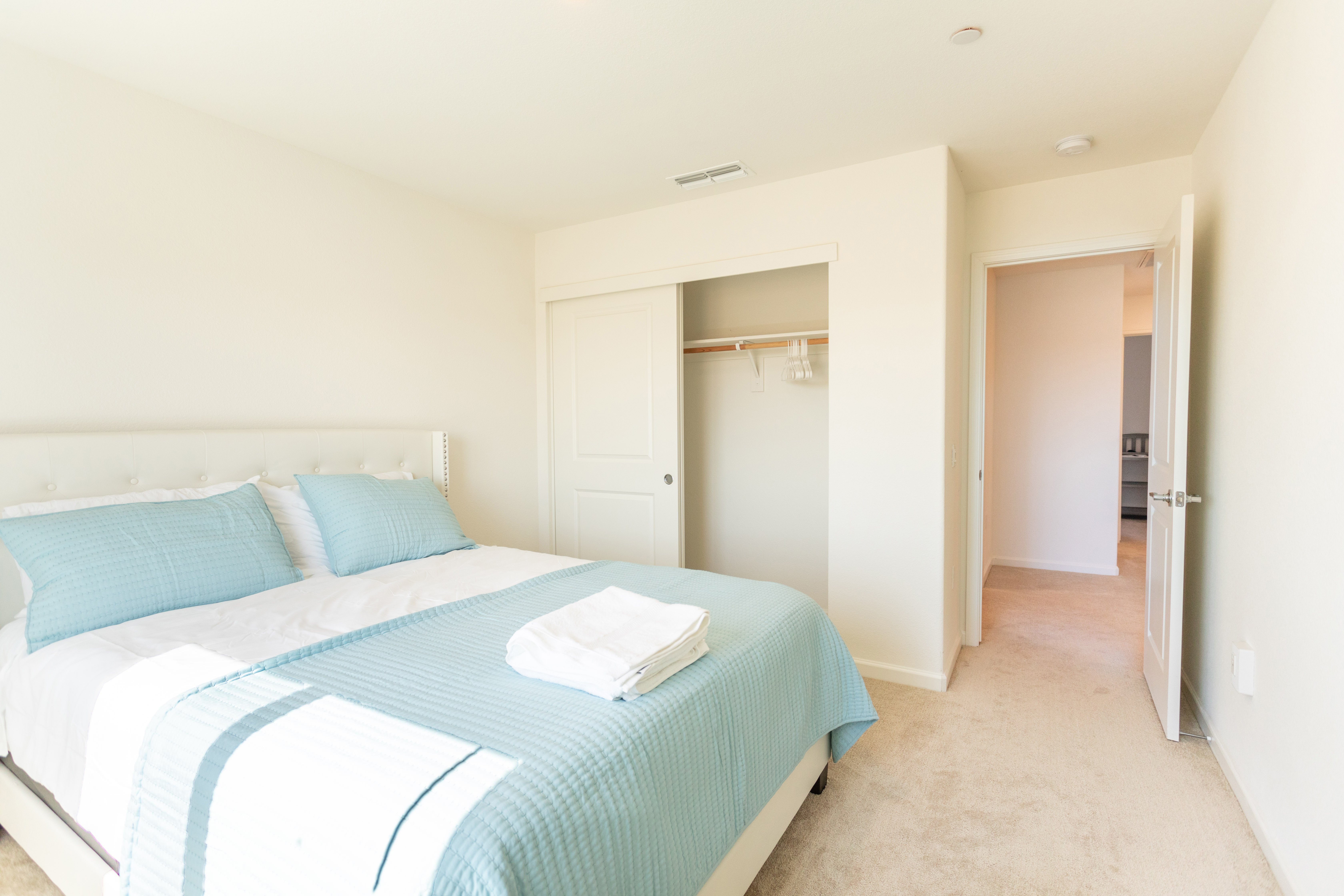 System.Collections.Generic.List`1[BluePillow.Application.SearchEngine.Dto.PhotoDto]?.ElementAt(2)?.Caption