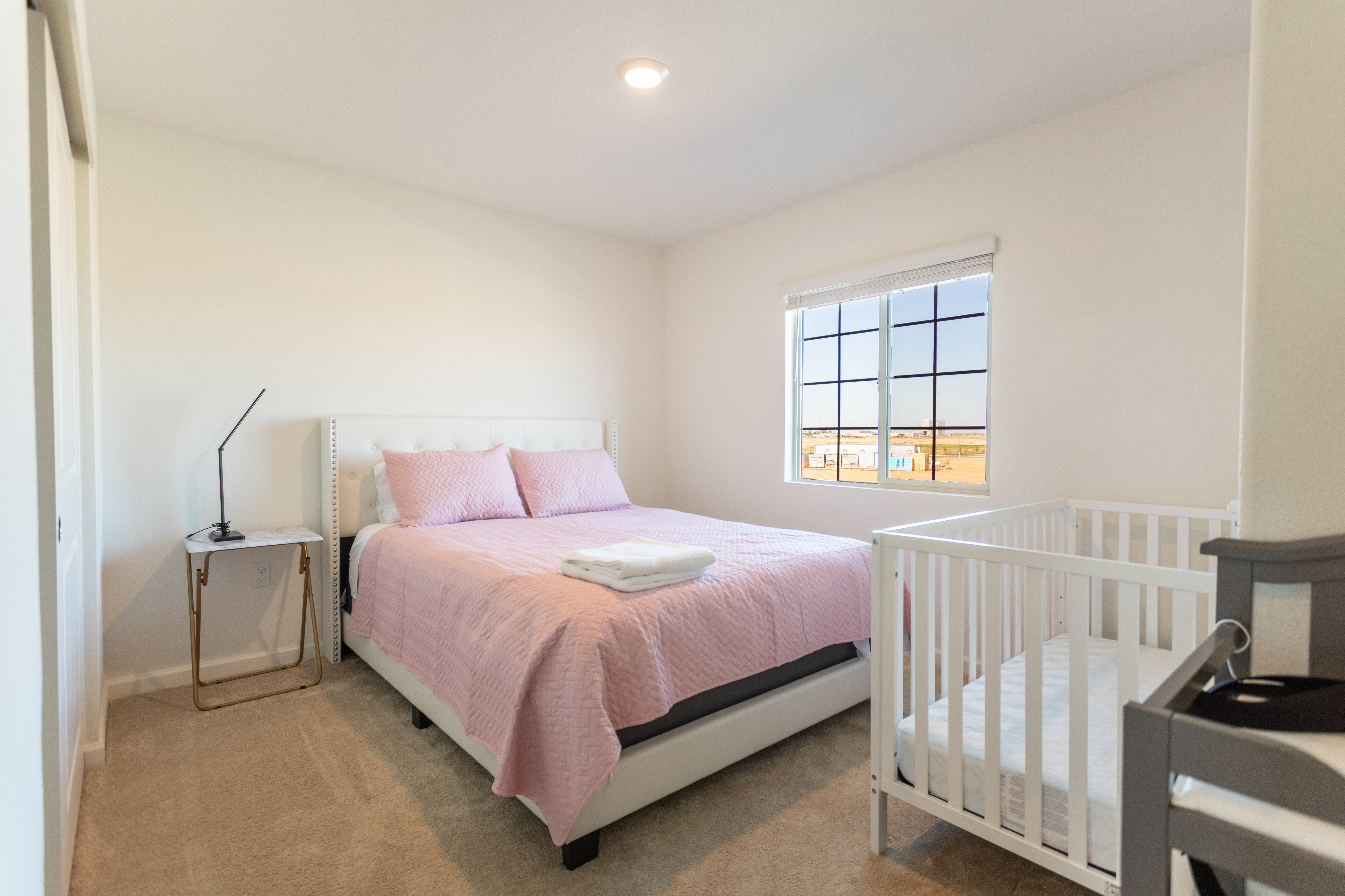 System.Collections.Generic.List`1[BluePillow.Application.SearchEngine.Dto.PhotoDto]?.ElementAt(1)?.Caption