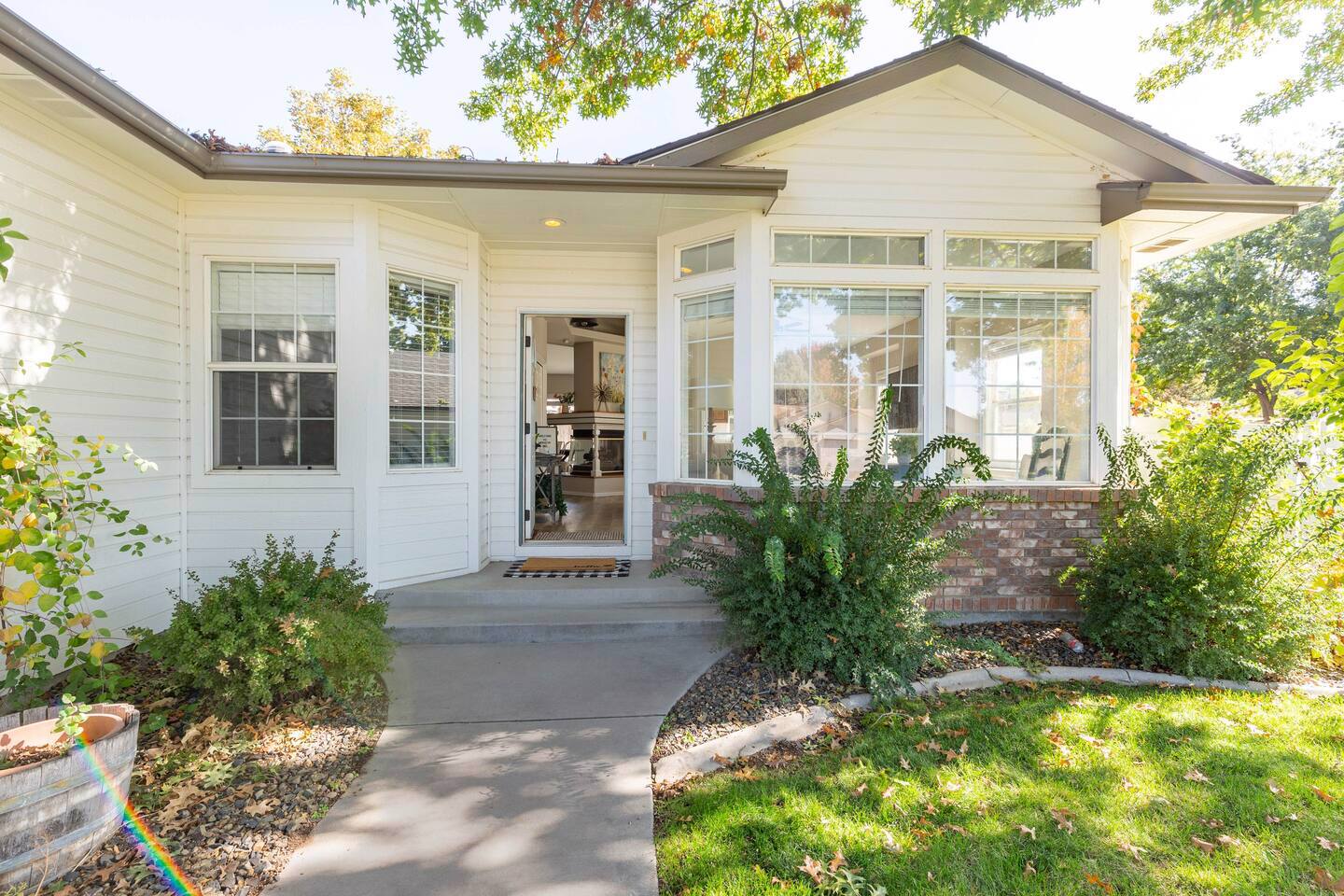 System.Collections.Generic.List`1[BluePillow.Application.SearchEngine.Dto.PhotoDto]?.ElementAt(2)?.Caption