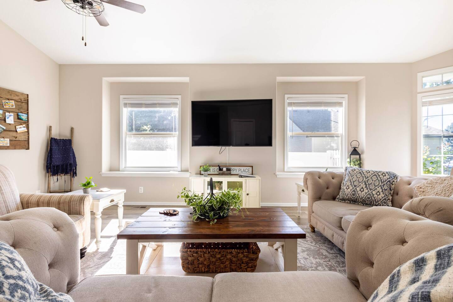 System.Collections.Generic.List`1[BluePillow.Application.SearchEngine.Dto.PhotoDto]?.ElementAt(1)?.Caption