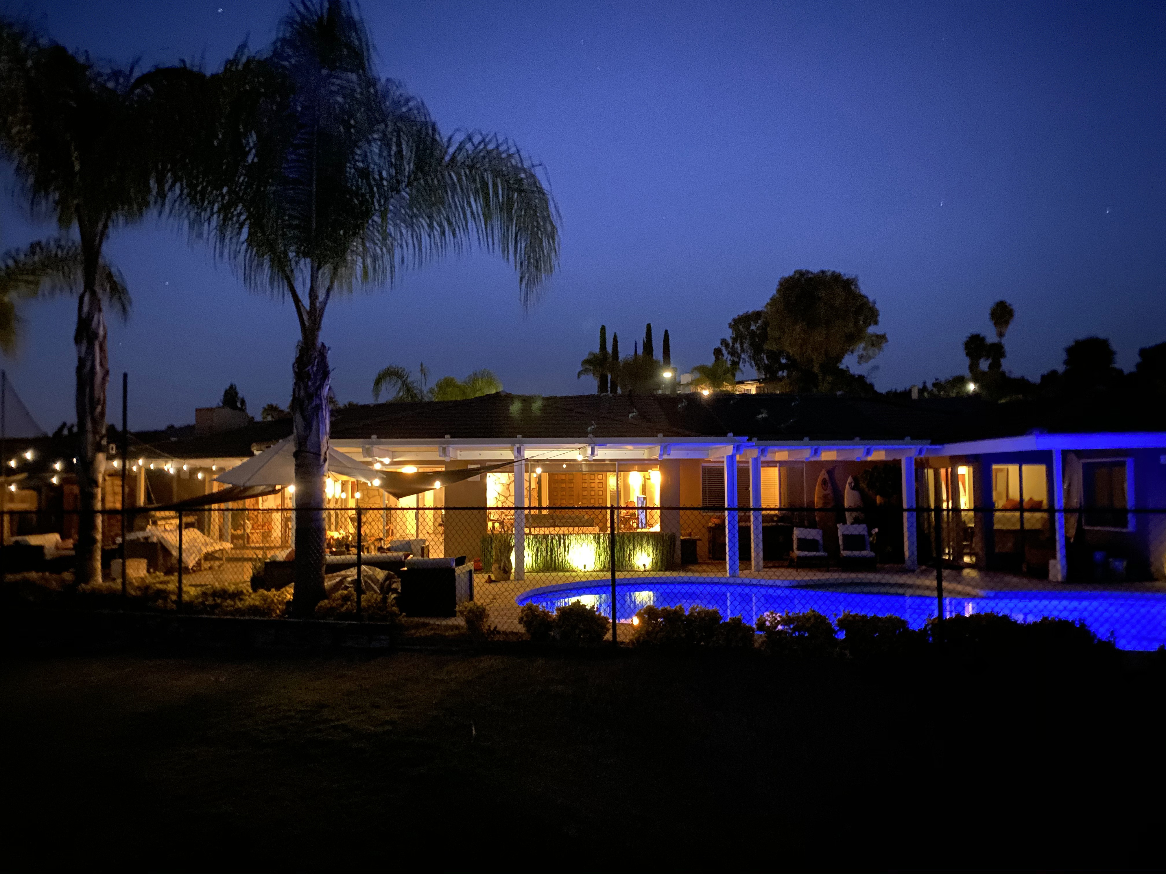 System.Collections.Generic.List`1[BluePillow.Application.SearchEngine.Dto.PhotoDto]?.ElementAt(0)?.Caption