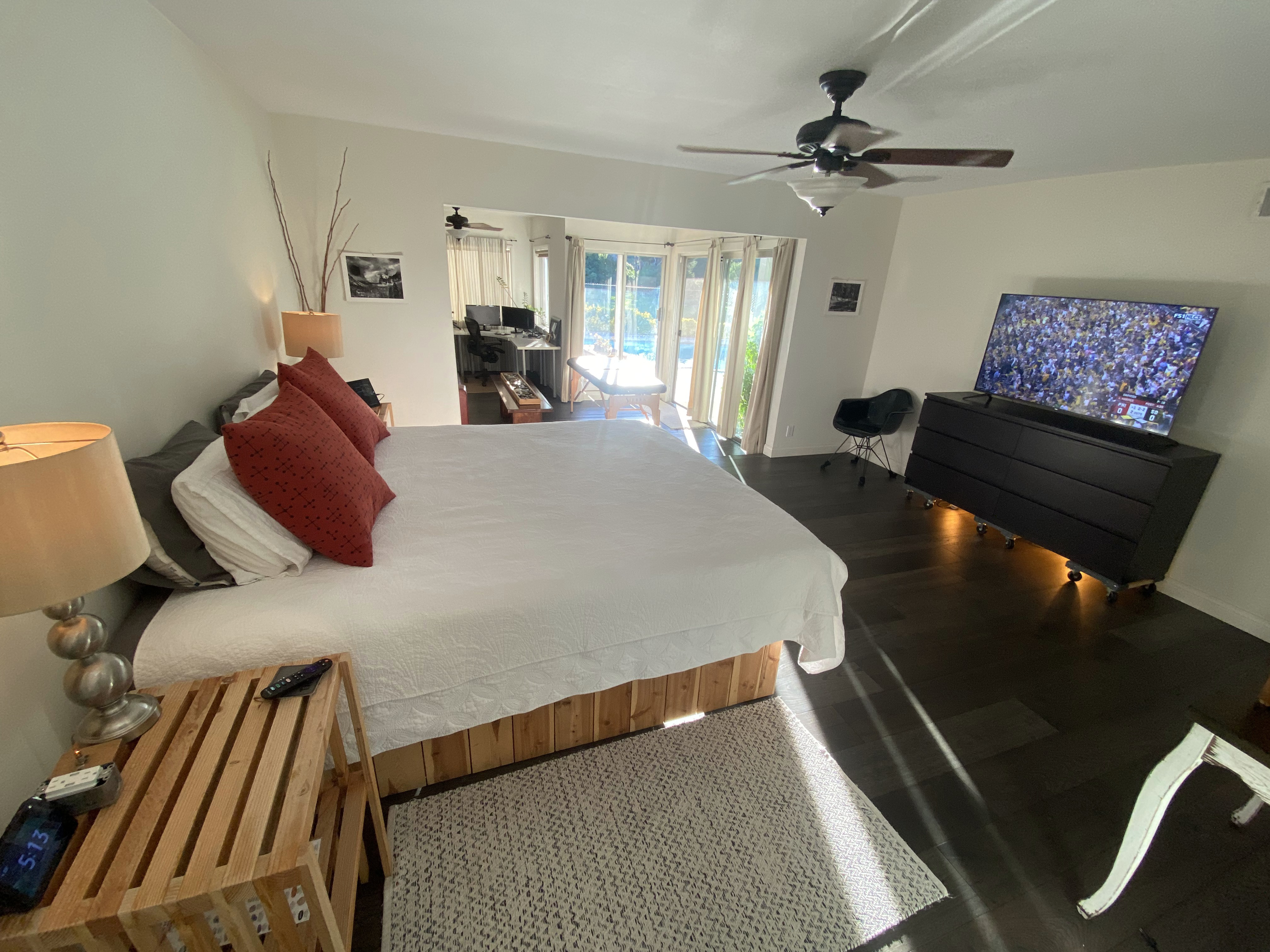 System.Collections.Generic.List`1[BluePillow.Application.SearchEngine.Dto.PhotoDto]?.ElementAt(3)?.Caption