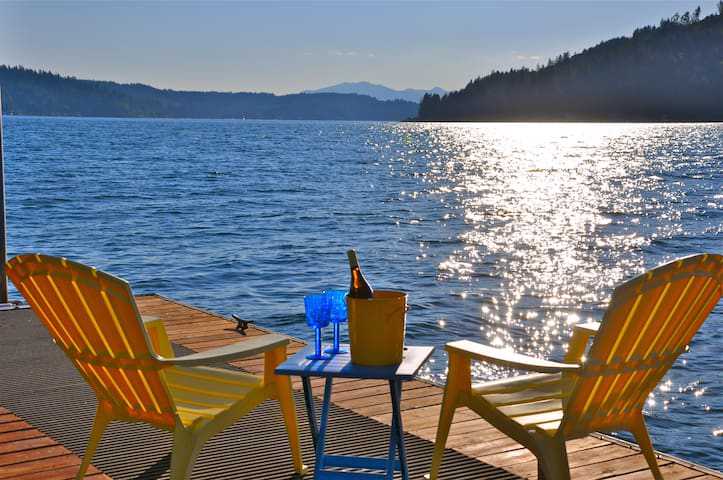 Hood Canal Carriage House, Views Hot Tub and Oysters