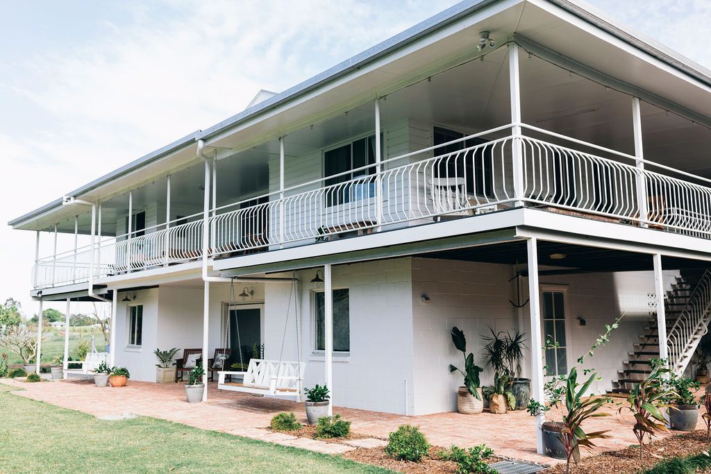 System.Collections.Generic.List`1[BluePillow.Application.SearchEngine.Dto.PhotoDto]?.ElementAt(0)?.Caption