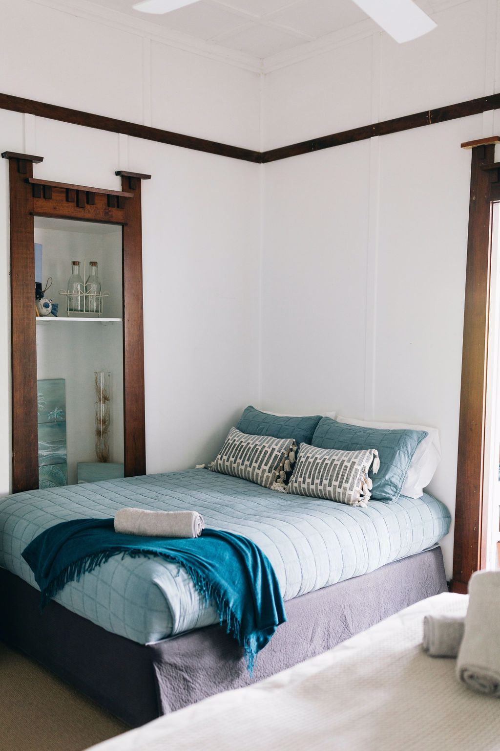 System.Collections.Generic.List`1[BluePillow.Application.SearchEngine.Dto.PhotoDto]?.ElementAt(3)?.Caption