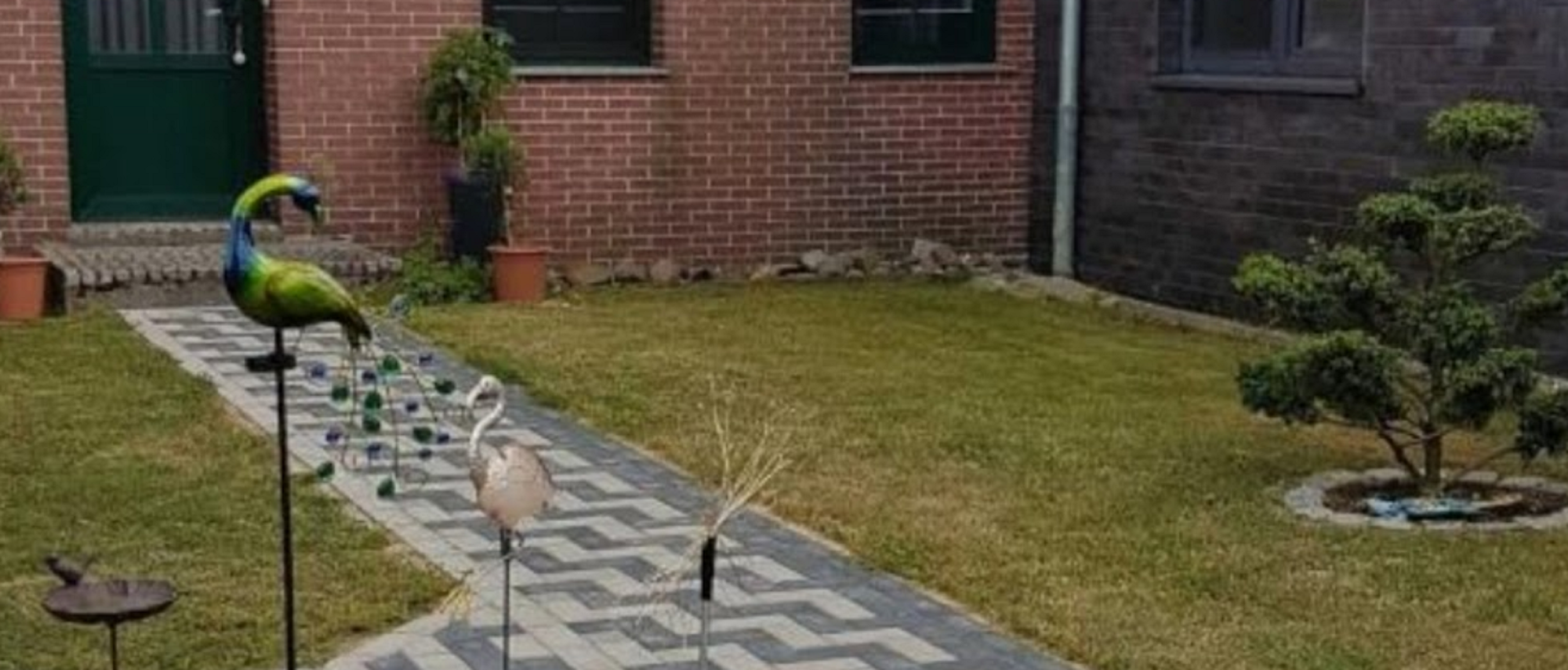 System.Collections.Generic.List`1[BluePillow.Application.SearchEngine.Dto.PhotoDto]?.ElementAt(3)?.Caption