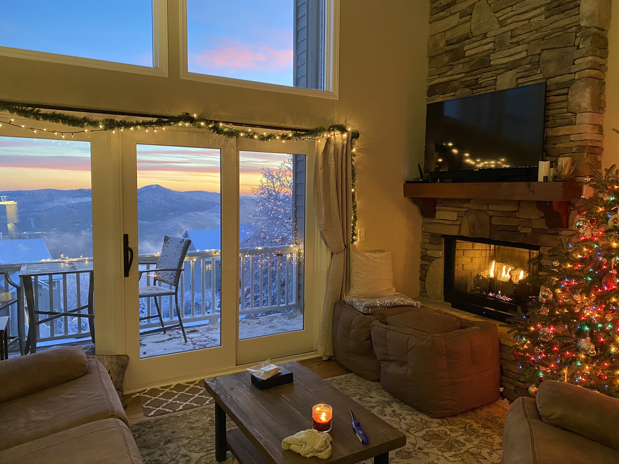 System.Collections.Generic.List`1[BluePillow.Application.SearchEngine.Dto.PhotoDto]?.ElementAt(0)?.Caption